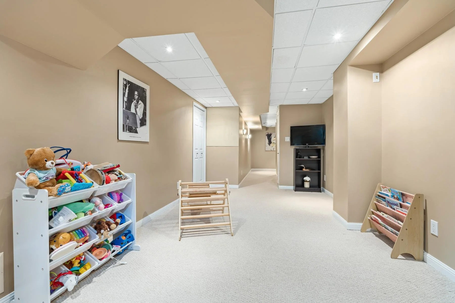 032-041-Recreation Room-1900x1200.jpg