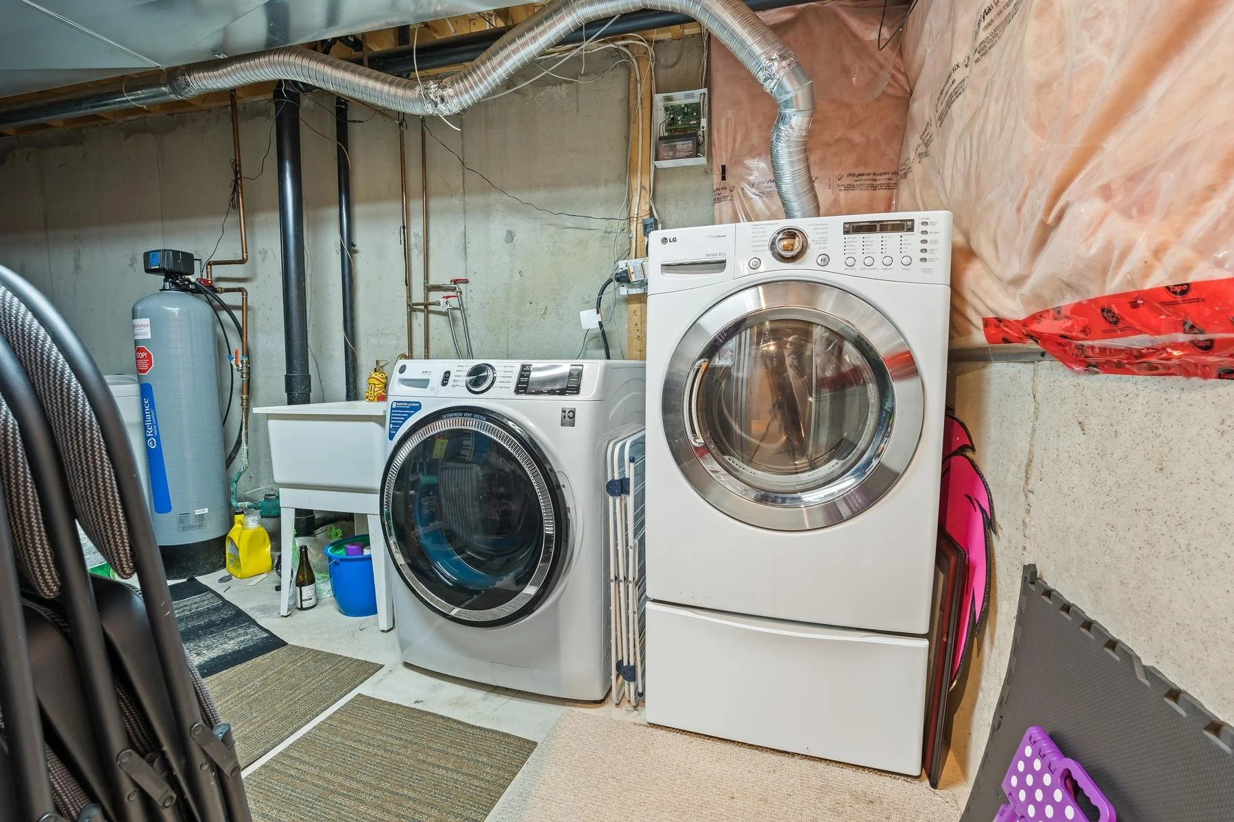 033-038-Laundry Room-1900x1200.jpg