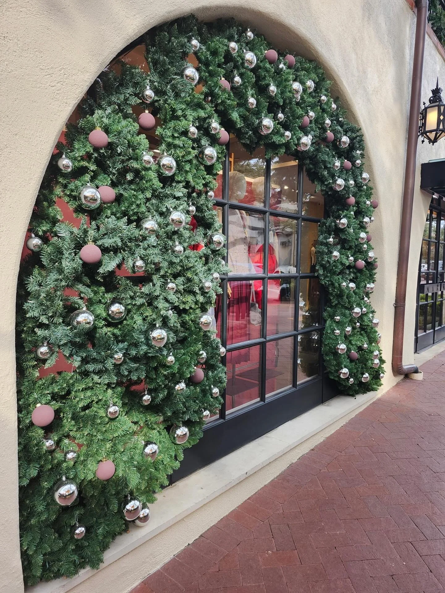 In love with this installation we did for @markethighlandpark 
This one feels so cozy! 🎄

It&rsquo;s been a great year getting to produce these windows for Market. We love the opportunity to bring their creative ideas to life! 
Be sure to check them
