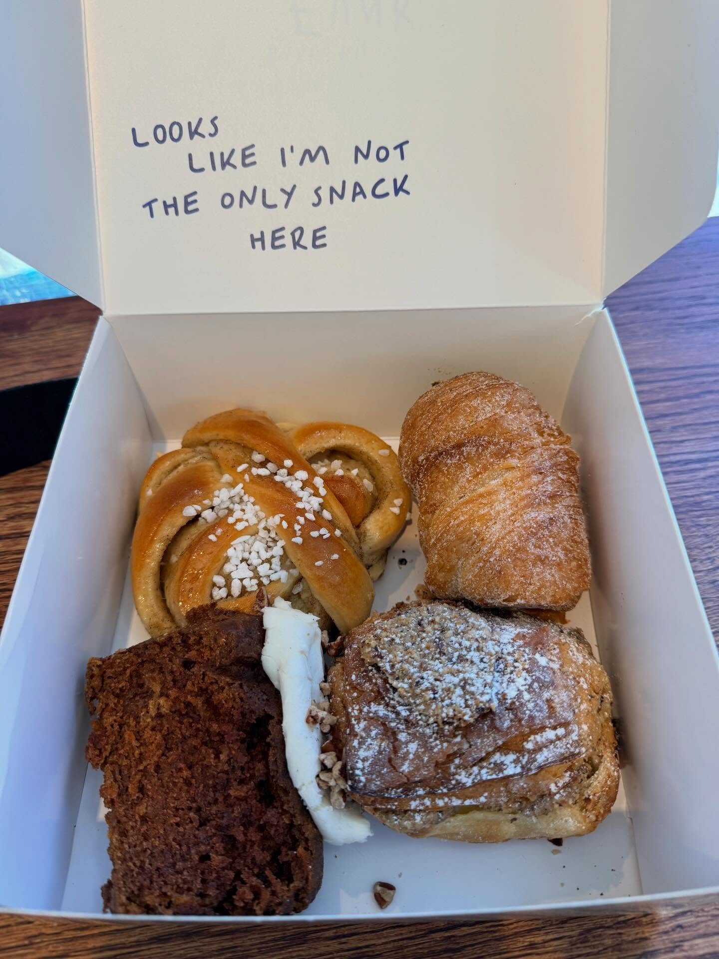 If I loved in the same city as @bakkerijfunk I&rsquo;d be there every day and that would be a problem for my waistline.

#vegan #vegantreats #antwerp #antwerpen