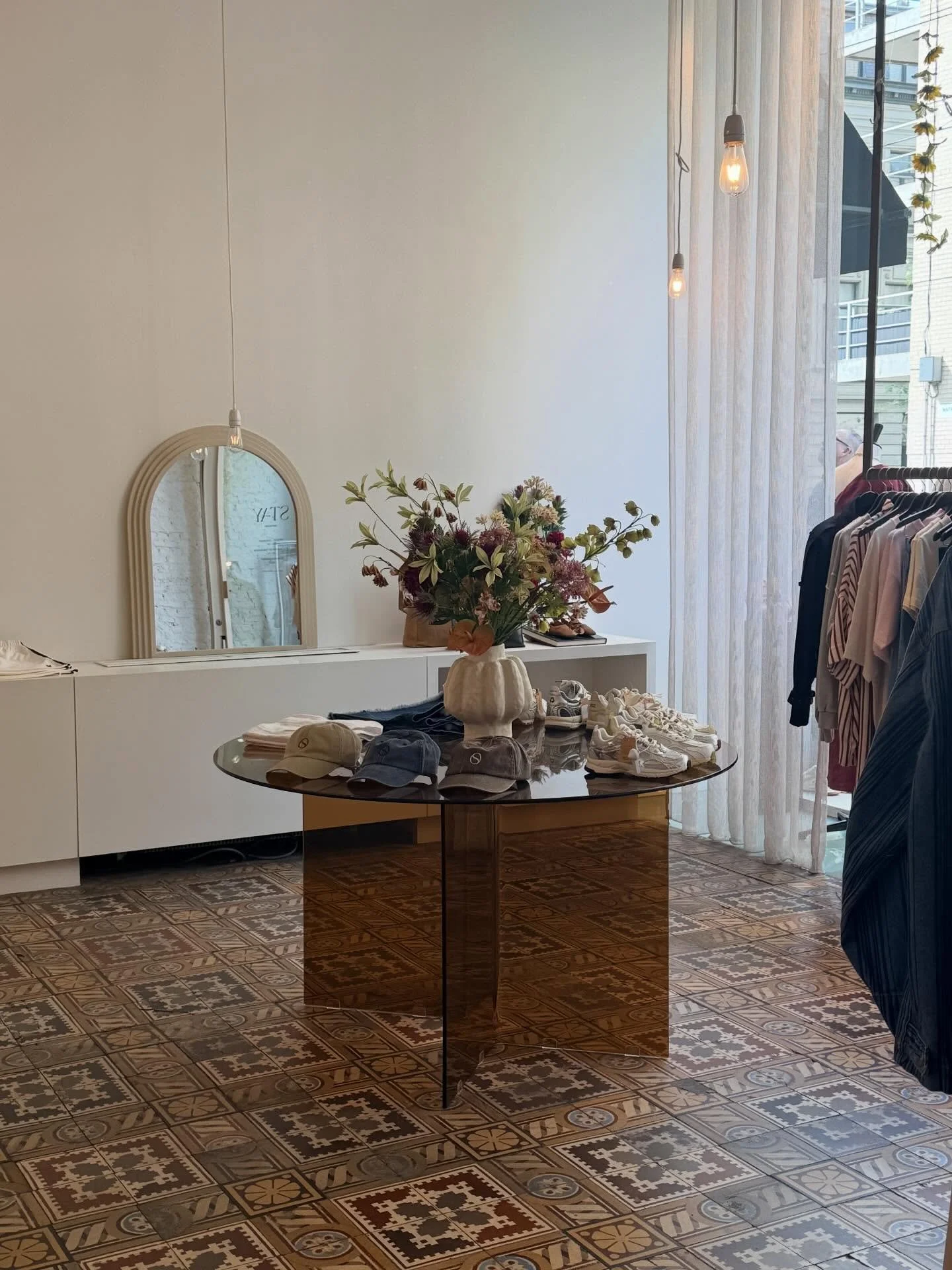 Scroll through to find a few cute shops in #Antwerp!

From boutique originals to curated vintage and designer items.

#vintage #designervintage #belgium #shoppingguide