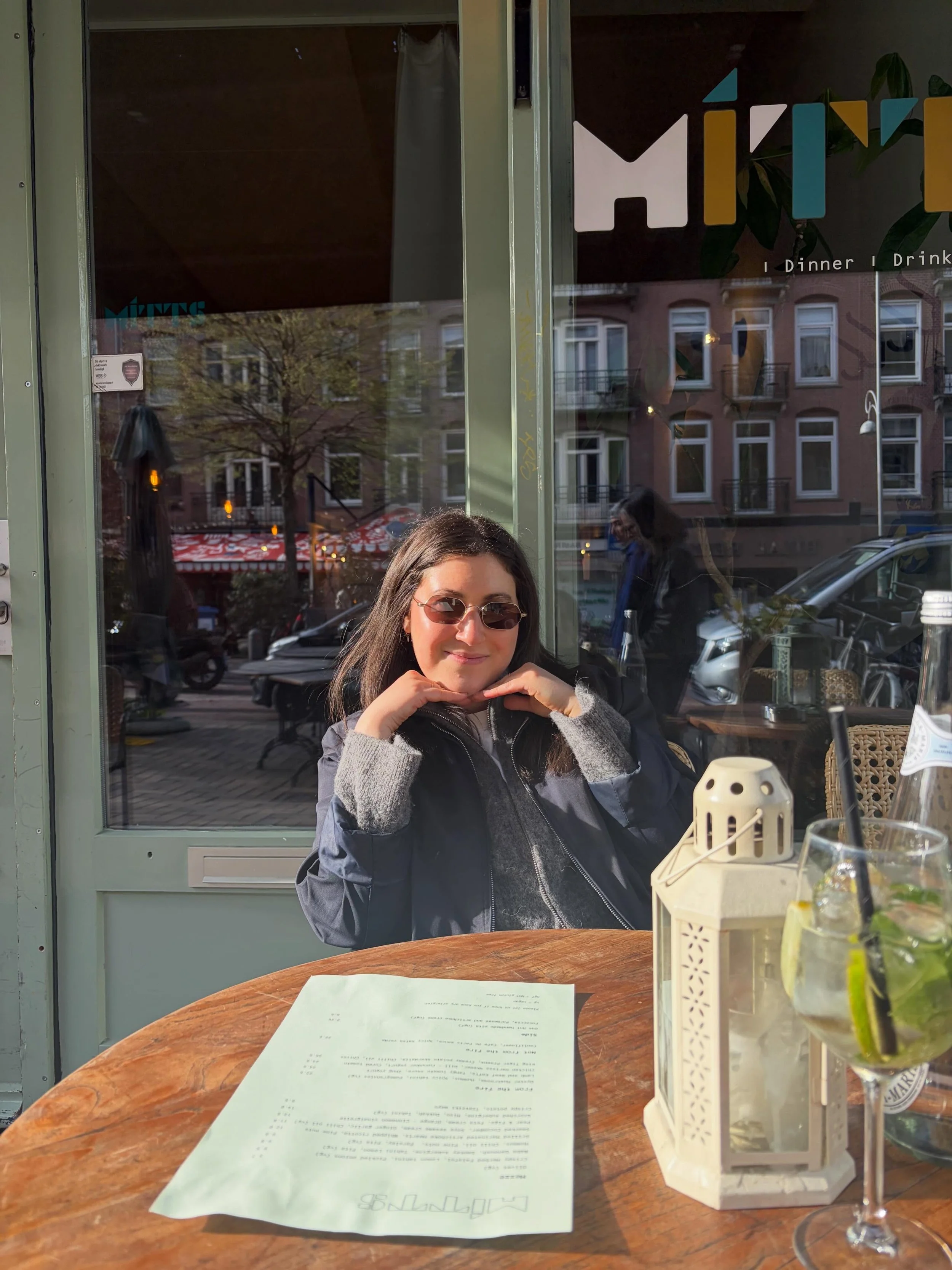 take it in

✨✨✨

#amsterdam #caf&eacute; #falafel #minttea