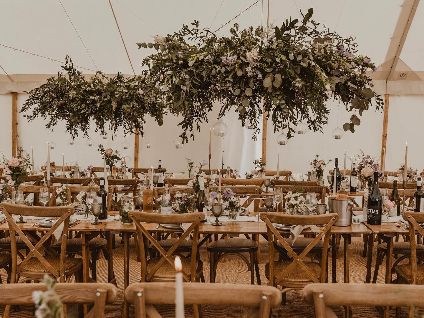 Floating flowers 🫶🏻

From floral halos to flower clouds to lush green garlands, pillars, archways and so much more - make the most of a spacious interior, an elevated canopy and our skilled, experienced team to assist you and your florist in bringi