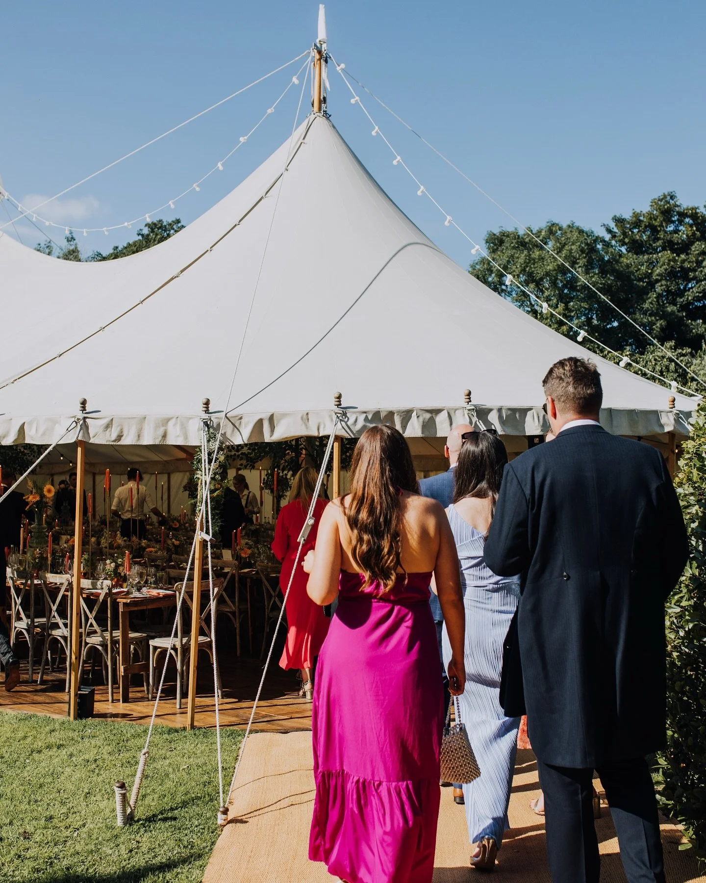 There’s nothing like sunshine and celebrations under the open sky ☀️
Our luxury marquees let you soak up the golden rays while staying cool, stylish, and sheltered. Whether you’re hosting an outdoor wedding, garden party or corporate eve