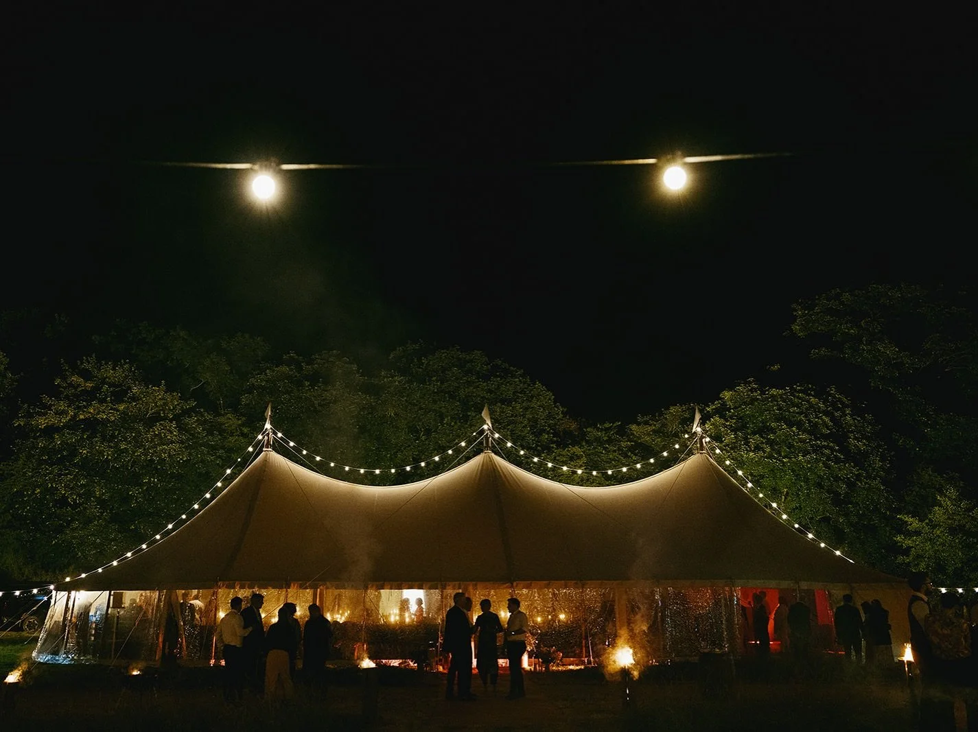 When the sun sets, the magic begins✨
There’s absolutely no doubt that our incredible marquees really come alive at night and set the stage for the celebration of a lifetime! 
Whether you’re hosting an intimate gathering or a large scale