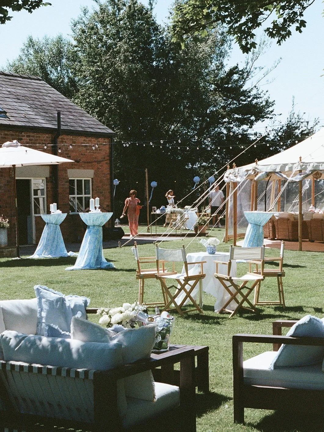 Dryer days, lighter evenings - we think summer might be on its way 🤞🏻

We don&rsquo;t know about you, but we&rsquo;re very much looking forward to balmy afternoons, cocktails with friends and outdoor celebrations in the sunshine ☀️🍸

📸 @holliemia