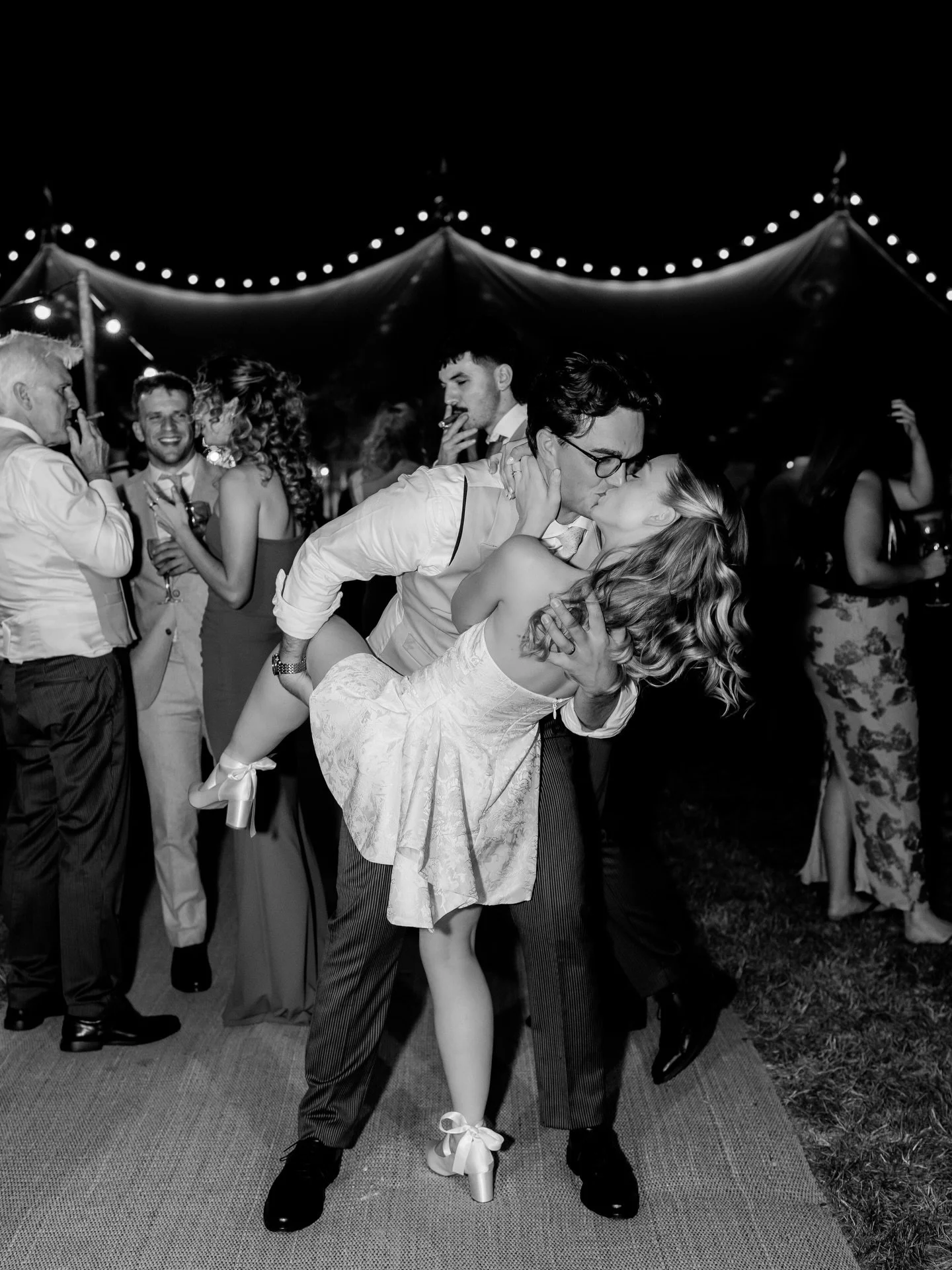 A day to remember, a night you never want to end 🥹

We can&rsquo;t get enough of this ICONIC shot of H&amp;J, papped by the wonderful @charlotteboswellphotography - it&rsquo;s giving ultimate wedding party vibes and we LOVE IT 🫶🏻💋

📸 @charlotteb