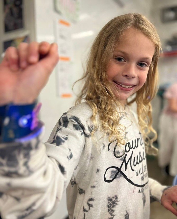Light up the runway! ✨👗 Our after-school textile and fashion class comes with a tech twist! Grades 2-4 designed and sewed their own LED wristbands, blending circuits with style. Watch as these young designers shine bright with every stitch! ⁠
⁠
#Fut