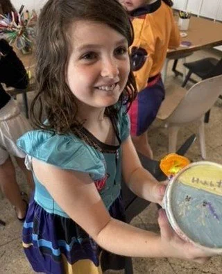 Summer Camp FAQ ☀️ (save this!)⁠
Got questions? We&rsquo;ve got you.⁠
⁠
Here are some of the most common questions we get about our summer programs. If you&rsquo;re deciding between camp weeks or not sure what&rsquo;s the best fit, send us a DM &mdas