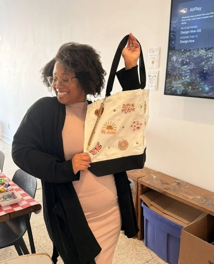 A recent article in the @nytimes about art/craft + health put words to something we see constantly in our space: When people make things with their hands, their mood shifts and their sense of connection grows.⁠
⁠
In our studio and at our events, it o