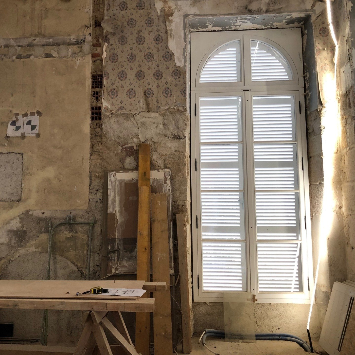 [interpreting / interprétariat]
Réhabilitation du château Marey Monge à Pommard.
💬 interprétariat de liaison lors des réunions de chantier et lors des rencontres entre l'architecte et le maître d'ouvrage
-
Réhabilitation du château Marey Monge 