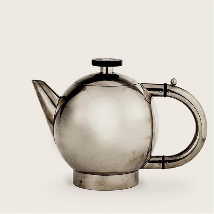 via @sophieloujacobsen: Teapot by Naum Slutzky, at the Bauhaus metal workshop in 1928