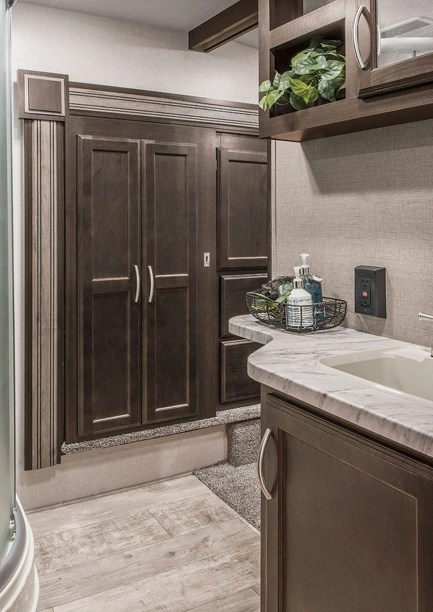 2018-KZ-RV-Durango-1500-D286BHD-Fifth-Wheel-Wardrobe-Aurora.jpeg