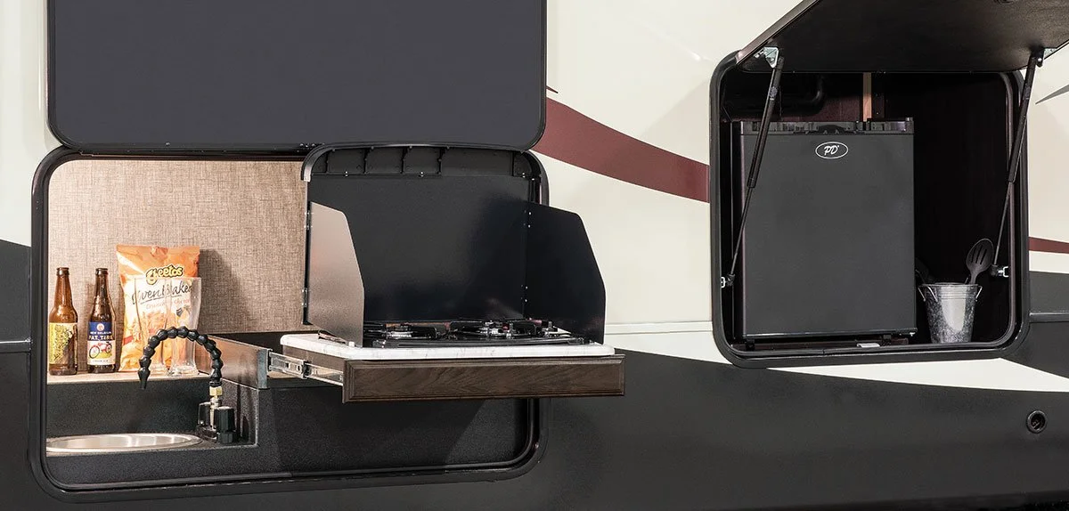 2018-KZ-RV-Durango-1500-D286BHD-Fifth-Wheel-Exterior-Kitchen.jpeg