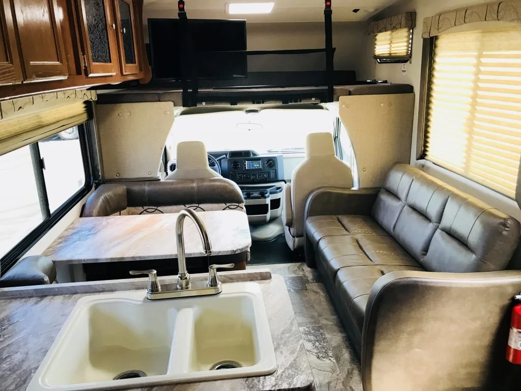 29FT-COACHMEN-LEPRECHAUN-NON-SLIDE-4-1024x768.jpeg