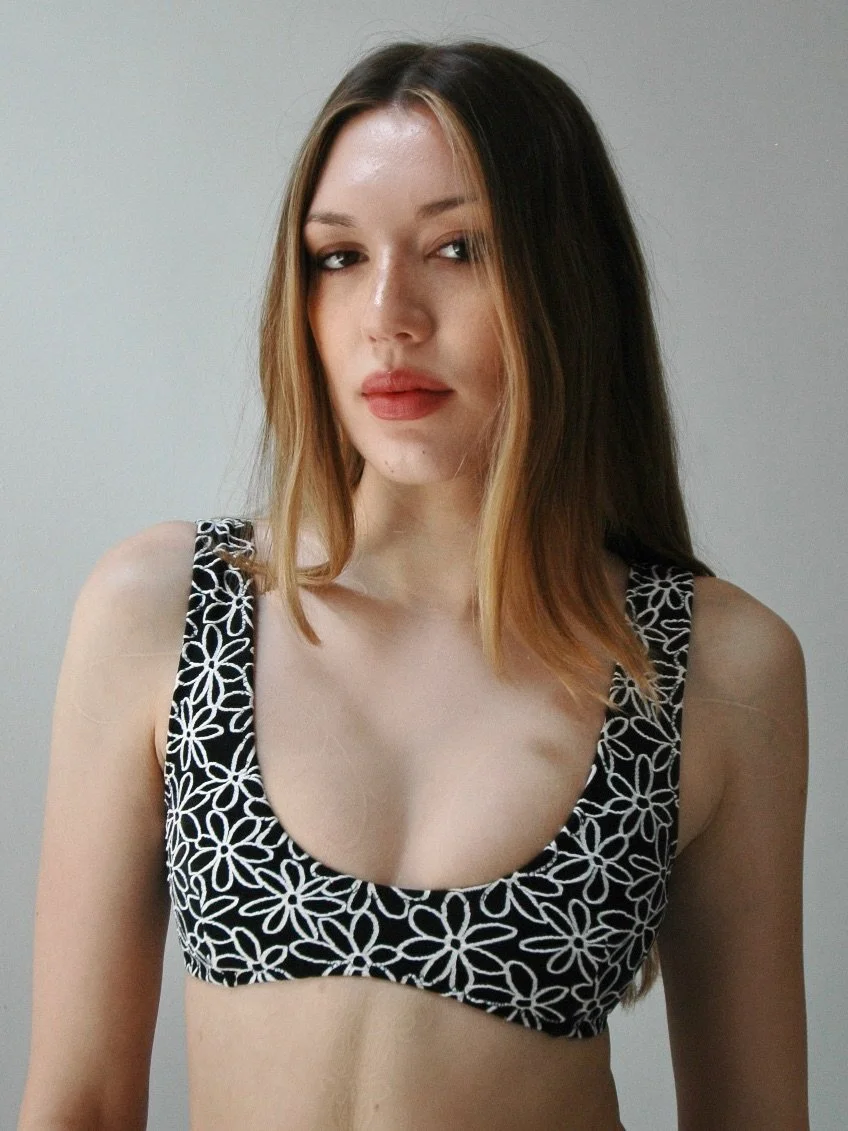 The GWYNETH Top | B&W Flower