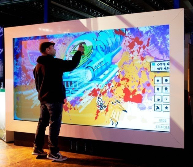 Air Graffiti Wall: The Advanced Digital Graffiti Station - Foto Master