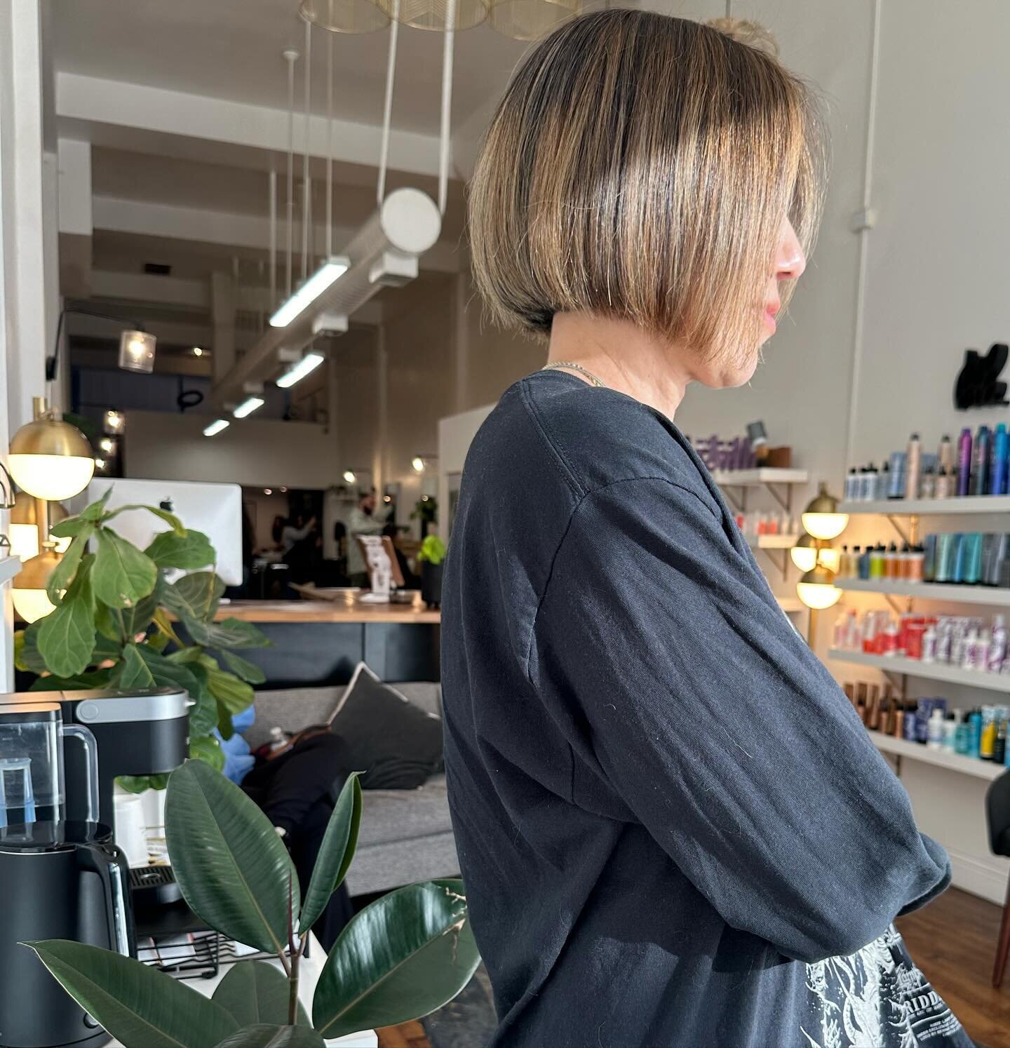 Transforming lives, one haircut at a time! 💇&zwj;♀️ As a short hair specialist, I find pure joy in creating bold, confident looks that reflect each client&rsquo;s unique style. From pixie cuts to edgy bobs, the thrill of a transformative chop is unp