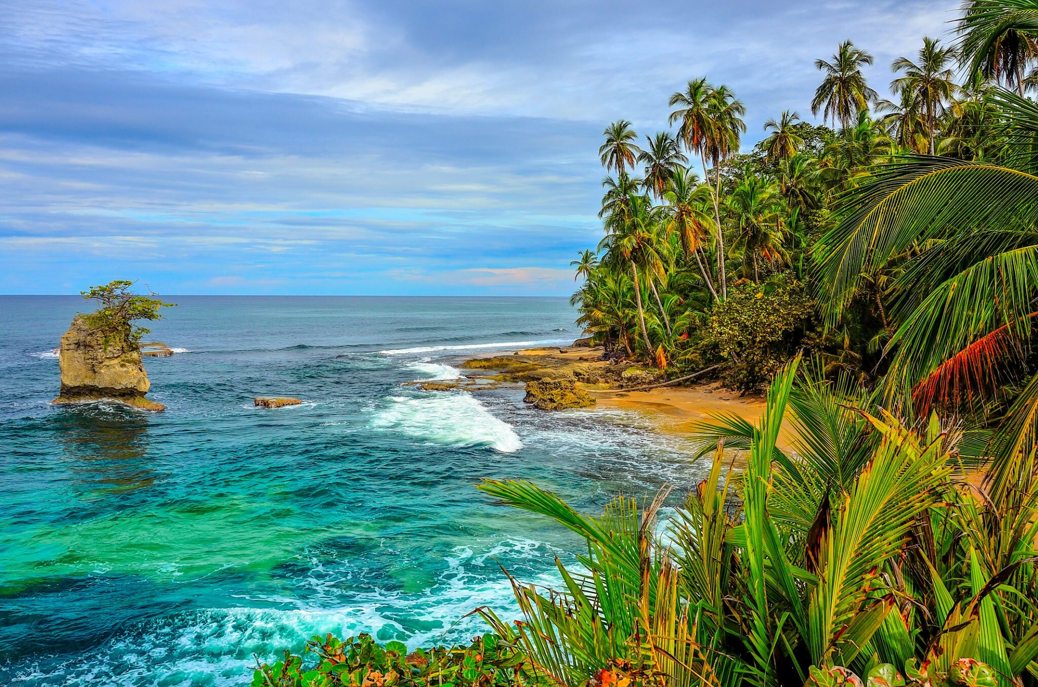 Manzanillo-Beach-iStock-480157204.jpg