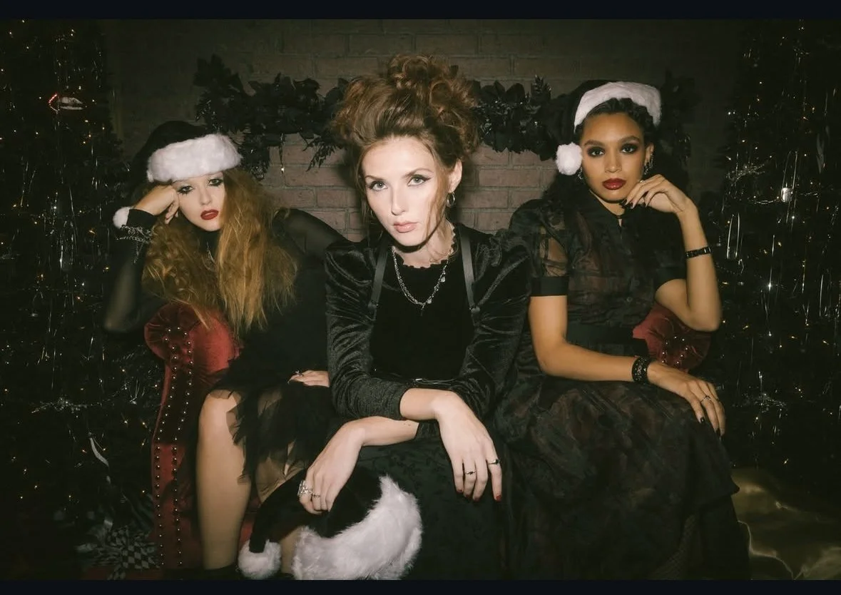 Chrisrina P. Holiday Campaign

Brand : @christinapcosmetics
Director : @heathermillscreative
Photographer : @pena.tyler
Producers/Stylists : @nianapallatt , @katelynsadd, @carleydaniel
MUA : @mascara_mustache
Hair : @bkhairartistry
Models : @pantojai