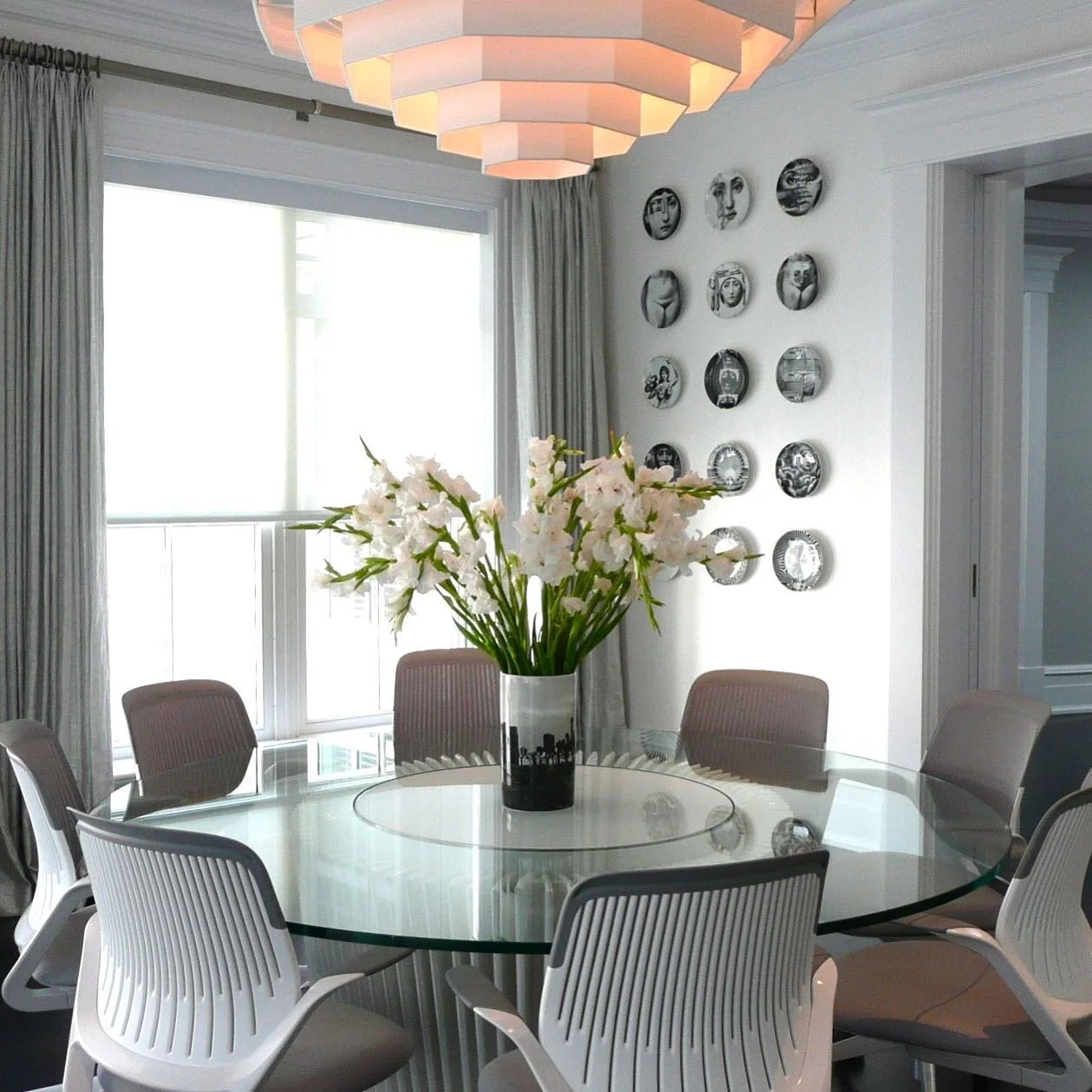 When the client request a unique, modern, comfortable,  chair on casters for the Breakfast Room... think outside the box. These Steelcase Cobi Chairs feel right at home in this contemporary Westhampton home designed with @pembrookeandives  #norules ?