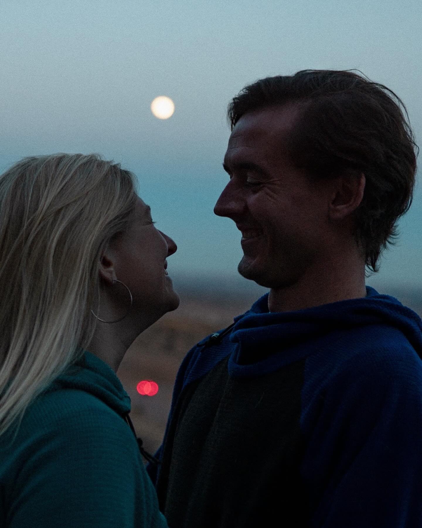 Blue Hour💙
.
.
.
2024 has had a great start, with the loveliest winter engagement and elopement couples. Looking forward to the rest of the year!