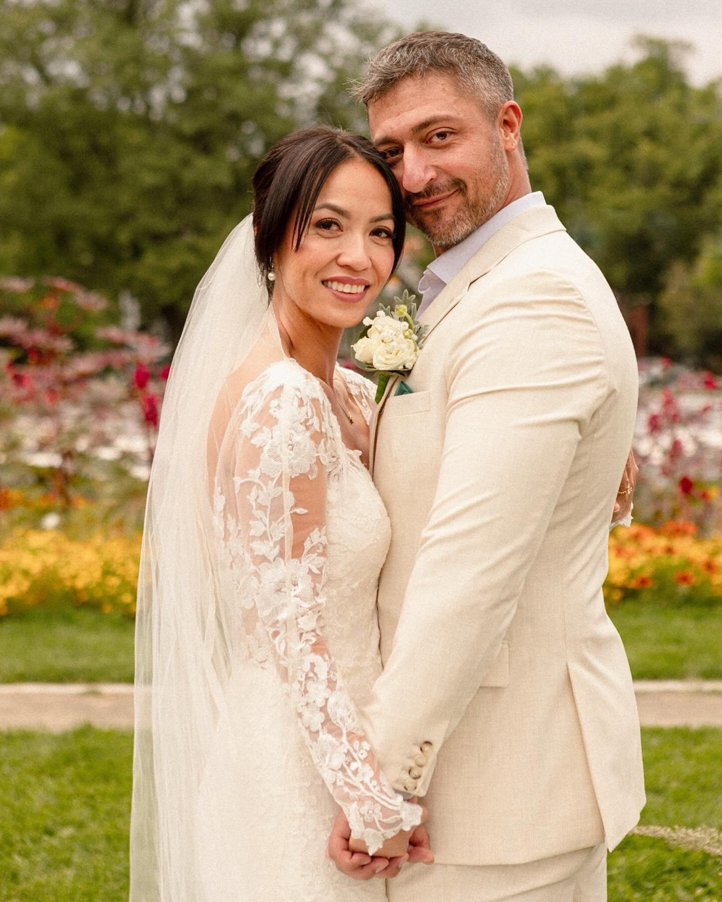 A rainy day at Wash Park💐 Congrats Anh + Adam!
.

Planner: @emily.leighandcoevents 
DJ: @amusicplus 
Makeup: @glowithdarcie 
Video: @eyecandyweddings 
.
.
.
Longtime no post! Over the last six months I&rsquo;ve been focused on turning out the best w