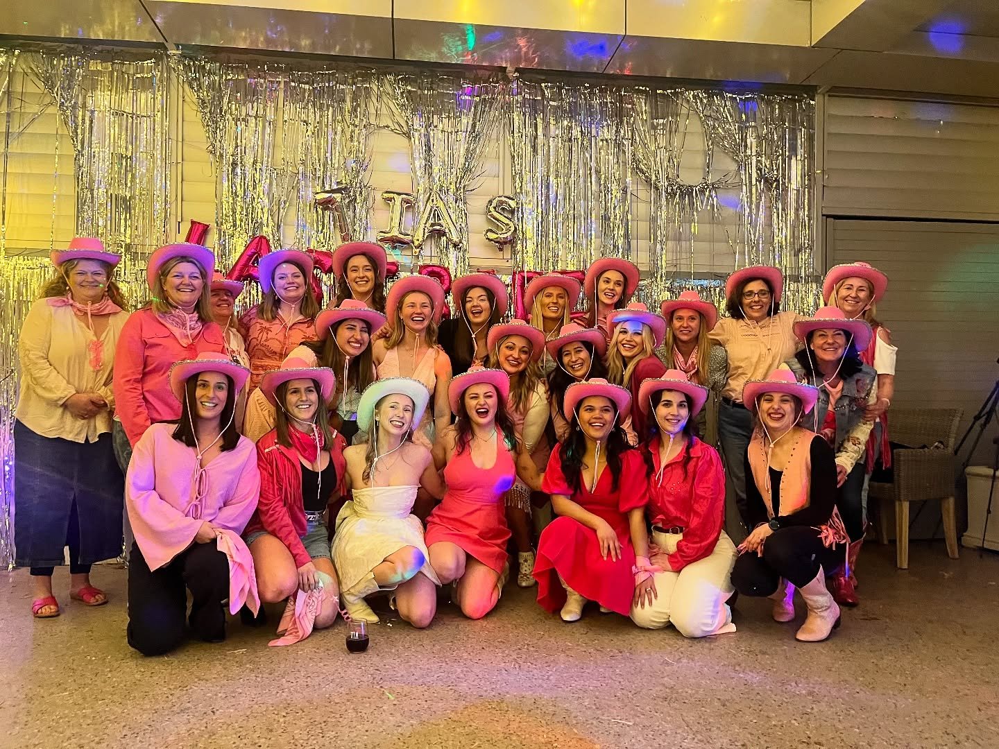 This gorgeous Hens group knew how to party last weekend! They absolutely killed their line dance routine to Kelsea Ballerini&rsquo;s &ldquo;Hole in the bottle&rdquo;! Yeehawwww 🩷 #hensparty #hensdanceclass #hensdance #hensdanceadelaide #adelaidehens