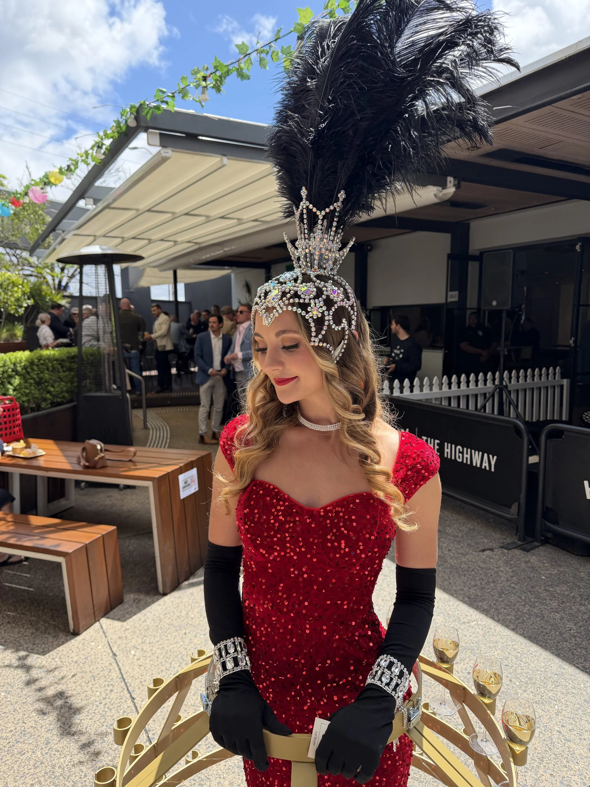 Model Highway Hotel Melbourne Cup