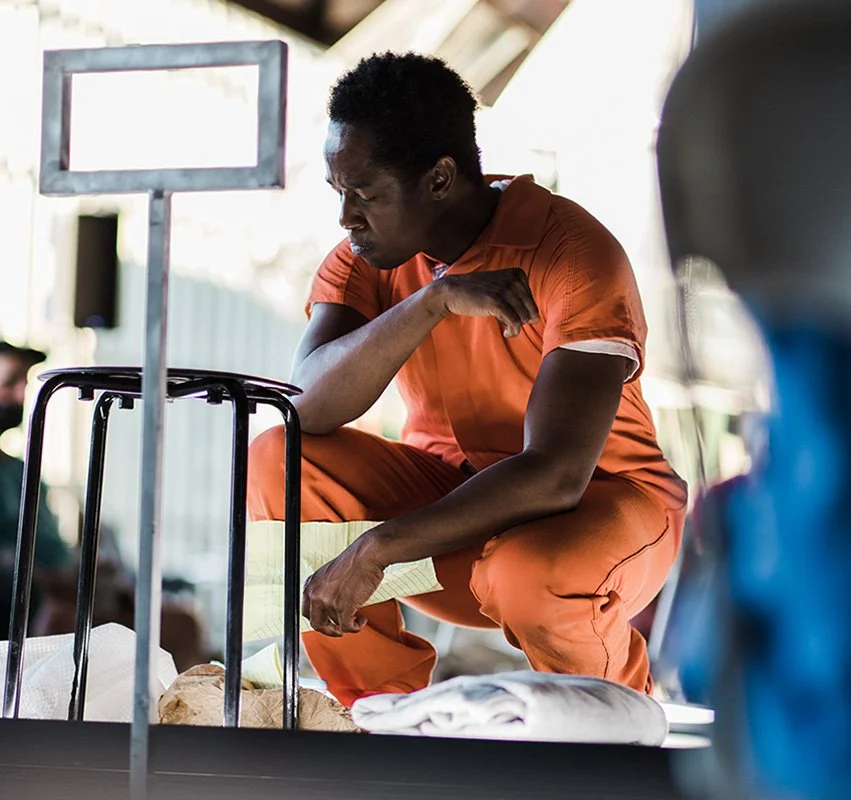 prisoner crouching