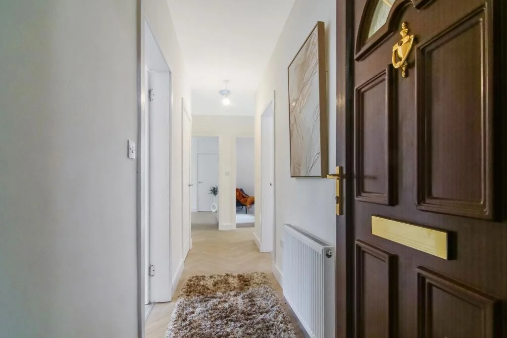 Hallway rm.jpeg
