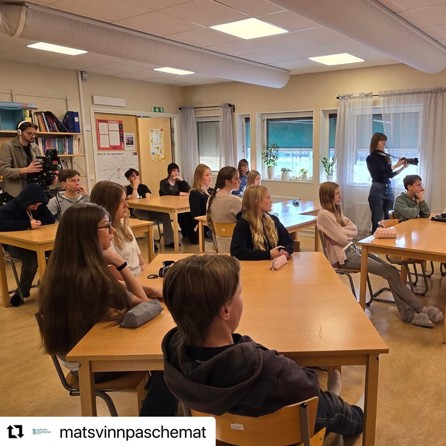 Filmning i samarbete med @vildingfilmproduktion p&aring; Casa Montessori i Partille f&ouml;r @atbart.sverige f&ouml;r @matsvinnpaschemat.

#Repost @matsvinnpaschemat with @use.repost
・・・
I onsdags fick vi &aring;terigen tr&auml;ffa eleverna p&aring; 