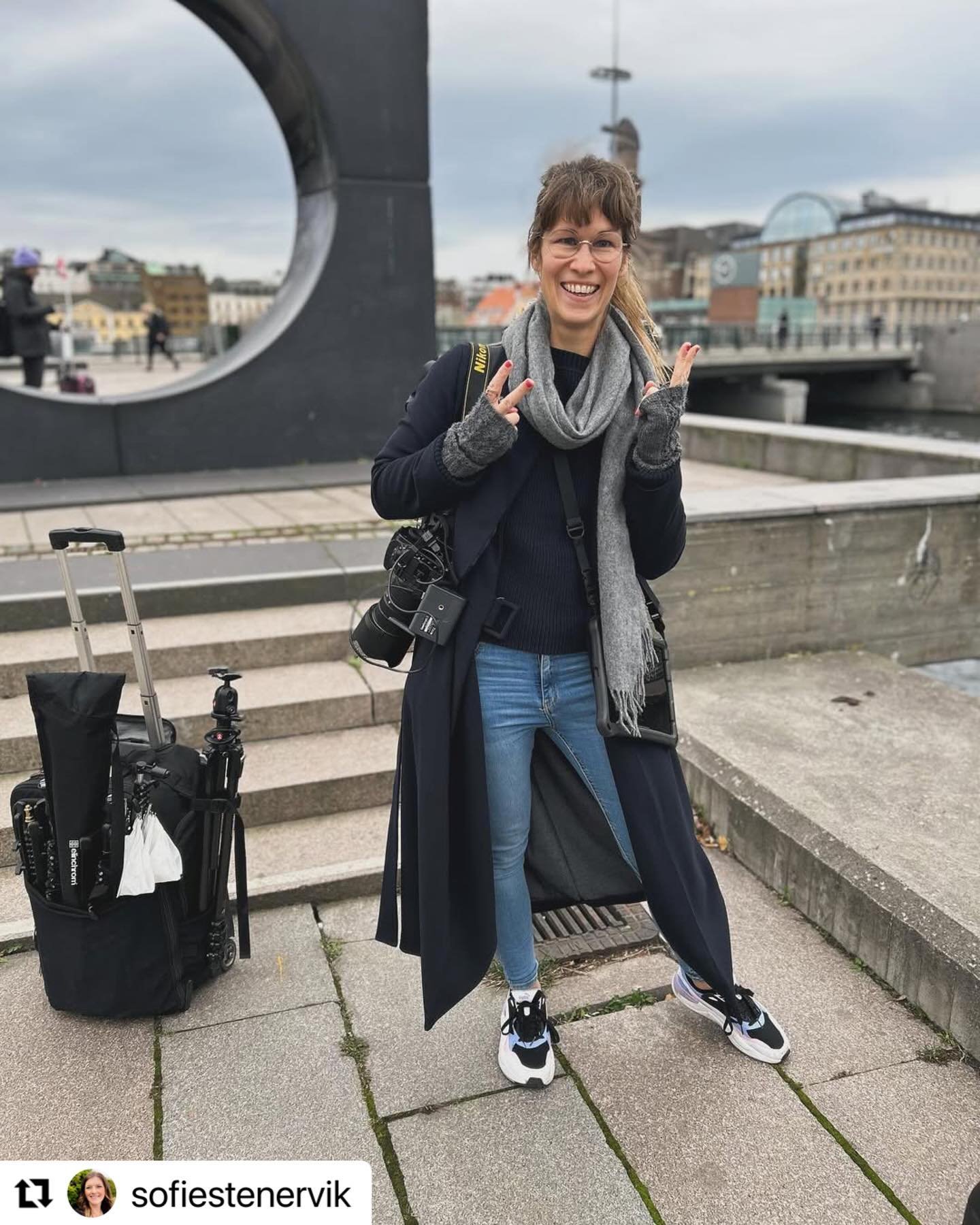 #Repost @sofiestenervik with @use.repost
・・・
Idag m&ouml;tte jag upp b&auml;sta @fotografcatharinafyrberg i Malm&ouml; p&aring; lunchen f&ouml;r att ta lite portr&auml;ttfoton. Jag och Catharina har samarbetat under flera &aring;r i samband med mitt 