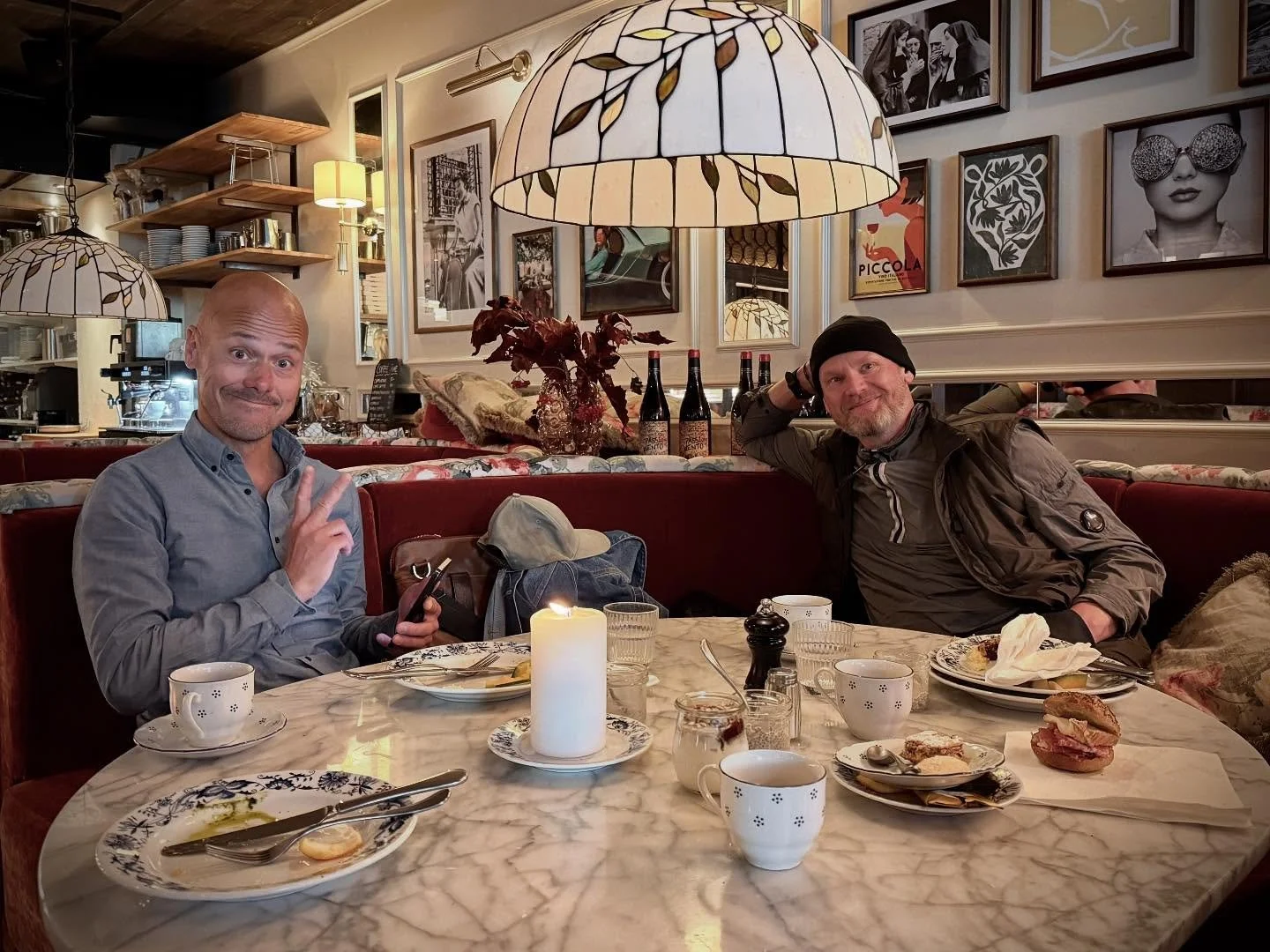 Morgonm&ouml;te och workshop p&aring; @hotelbellora 

Vill du bland andra h&auml;nga med mig och de h&auml;r sk&ouml;na snubbarna s&aring; g&ouml;r du som kreat&ouml;r r&auml;tt i att hugga en plats tillsammans med oss p&aring; @hyrstudiogamlasnusfab