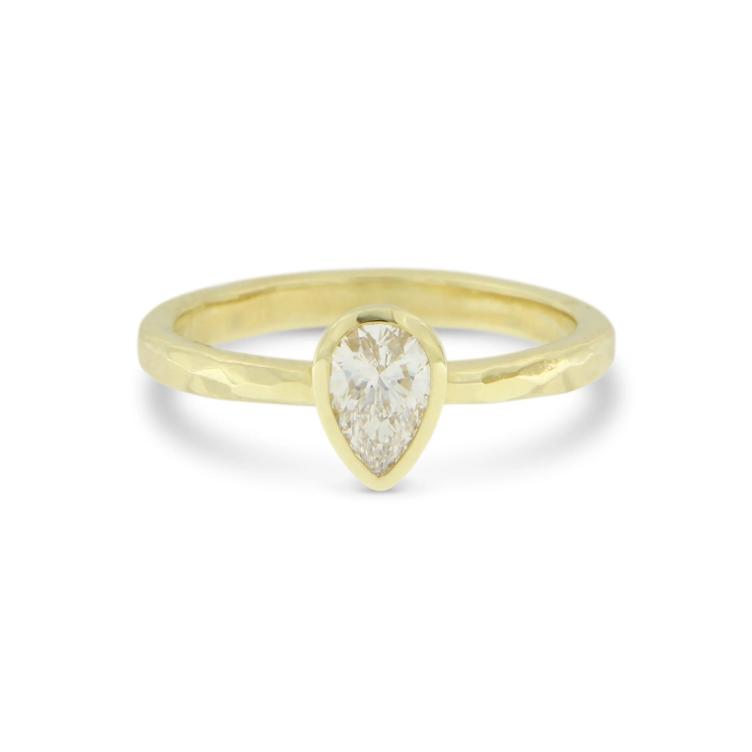 Birnenförmiger Solitär liegend.jpg