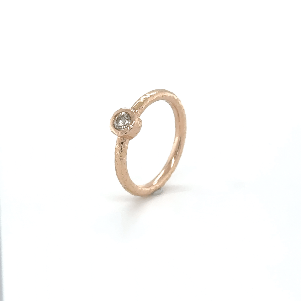 Organic Solitaire verwischt 0,25 Hellbraun - RG - stehend.gif