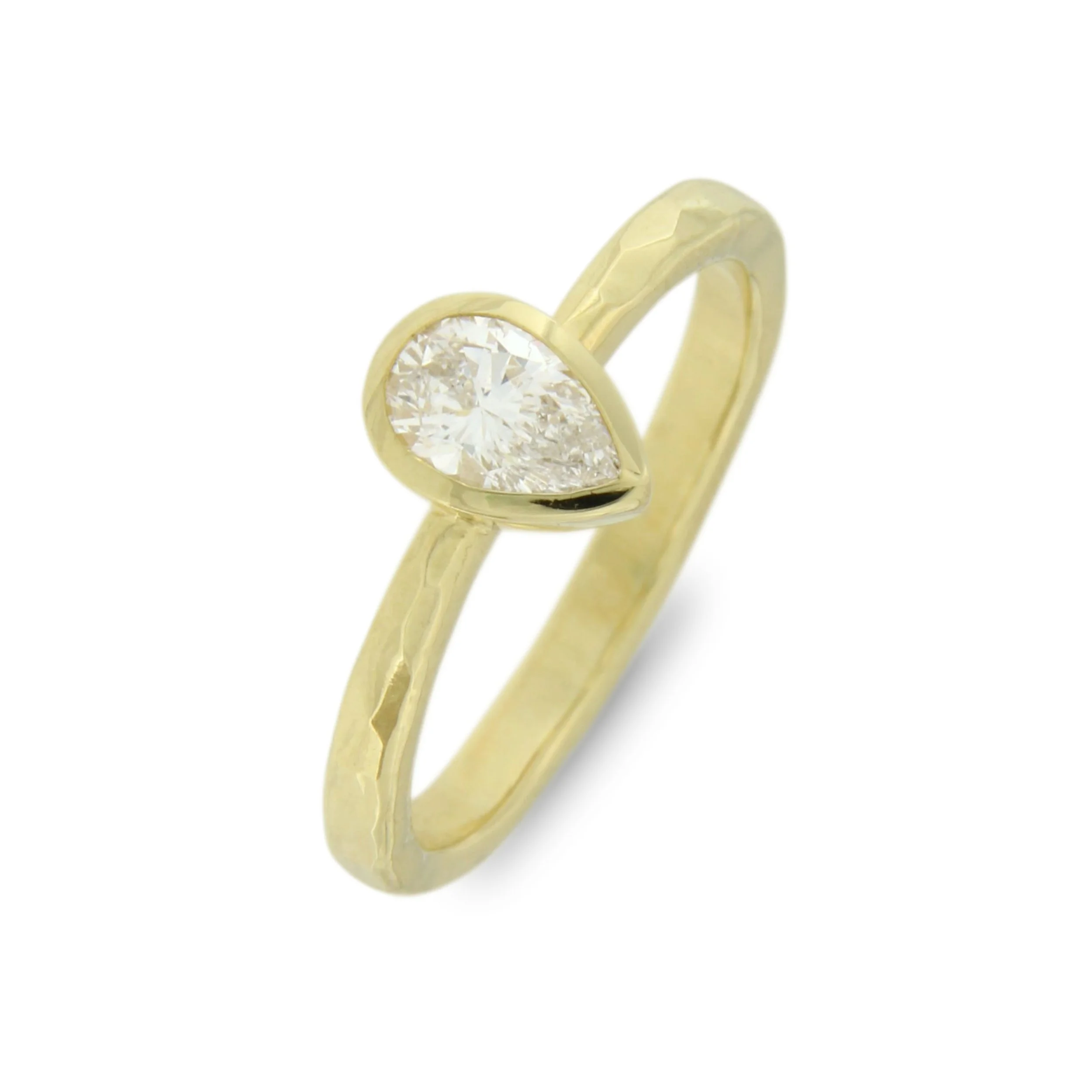 Solitärring mit Birnenfassung