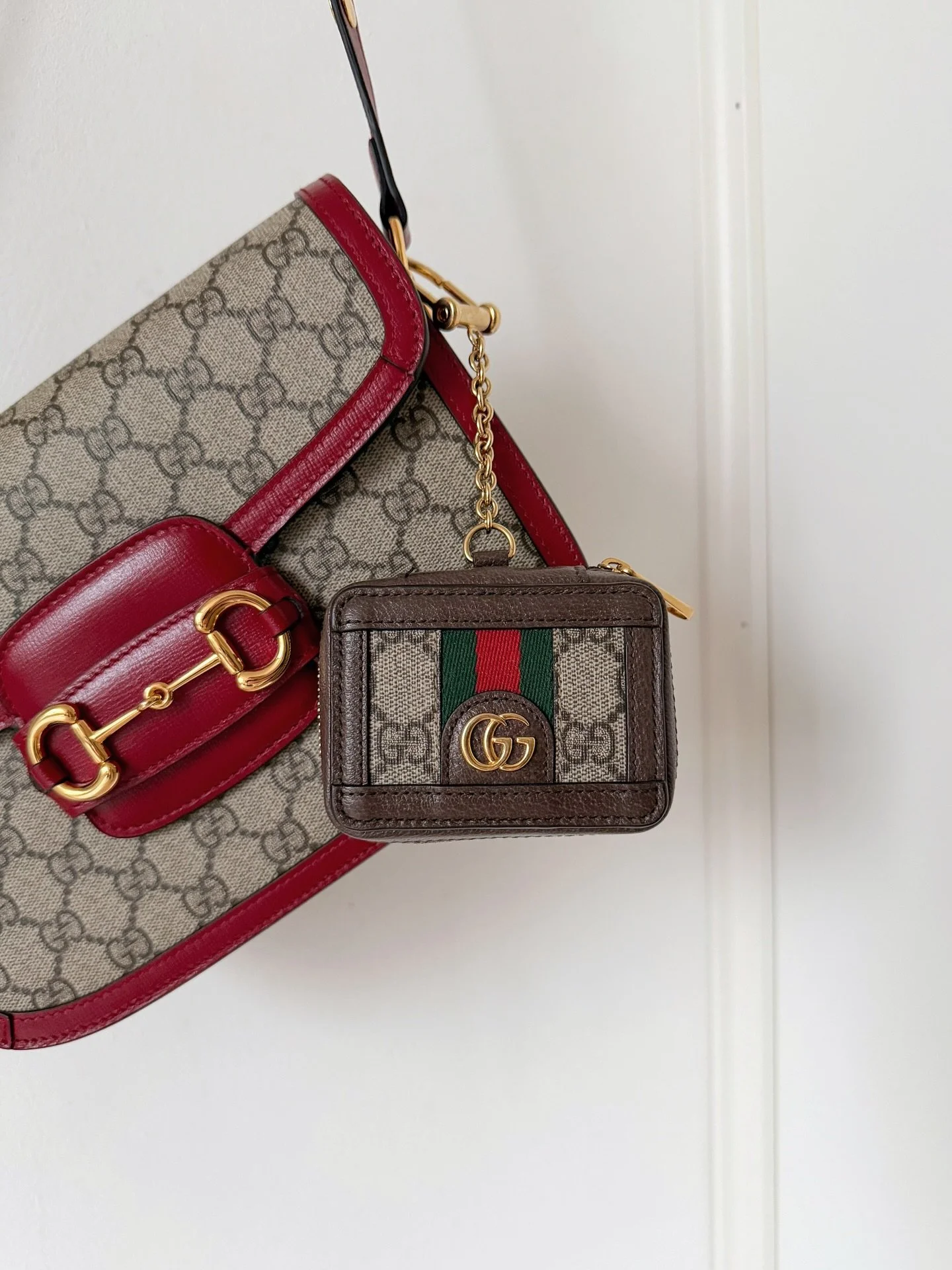 Myynniss&auml;!🤎
Gucci Ophidia Airpod Case.
Hinta: 290euroa