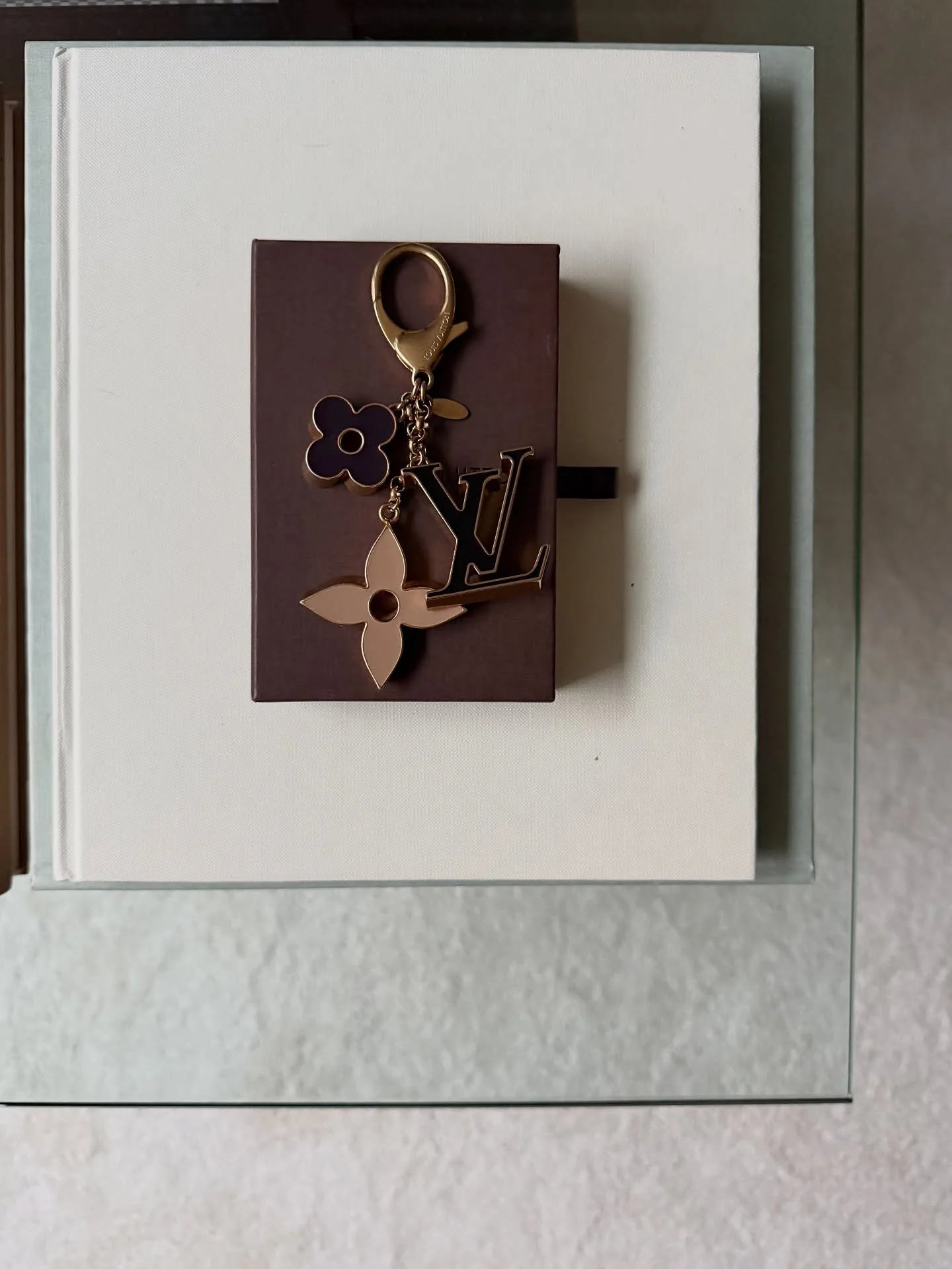 Myynniss&auml;!🤎
Upea LV Bag Charm.
Hinta: 290euroa