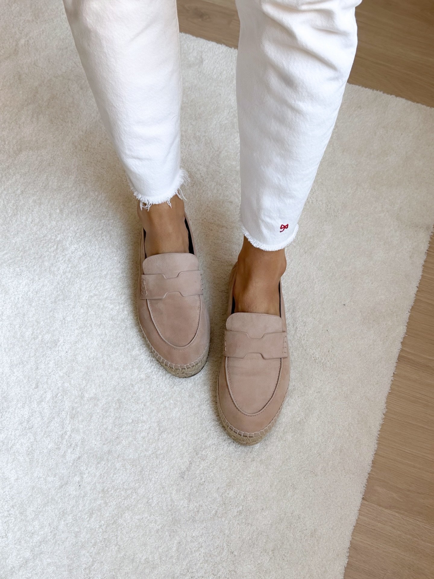 Myynniss&auml;!🩷
Upeat Herm&egrave;s Trip Espadrilles, 39.
Hinta: 350euroa