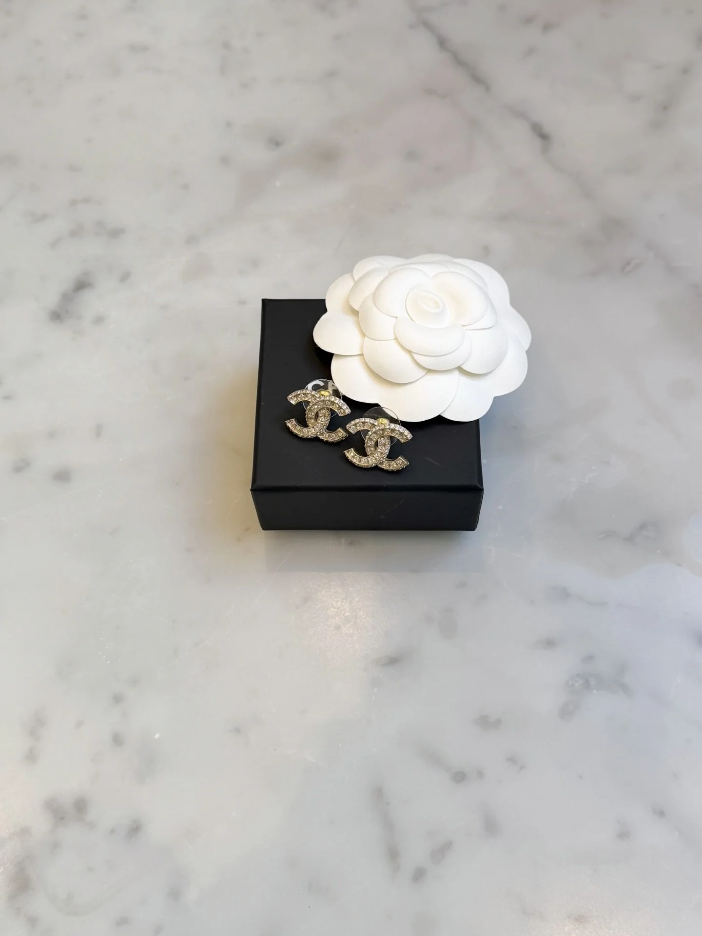 Myynniss&auml;!💛
Upeat CC Earrings, Lightgold + Strass.
Hinta: 580euroa