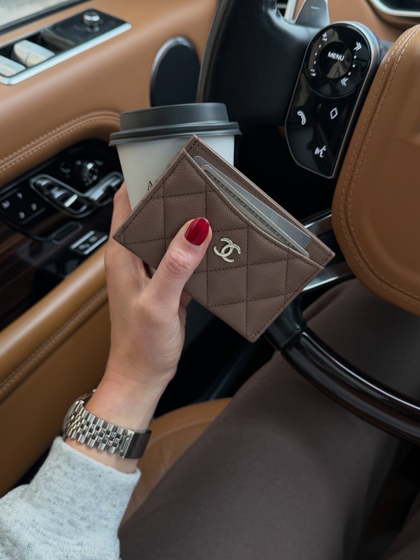 Myynniss&auml;!🤎
Uudenveroinen CC Card Holder, Light Brown + CHW.
Hinta. 550euroa