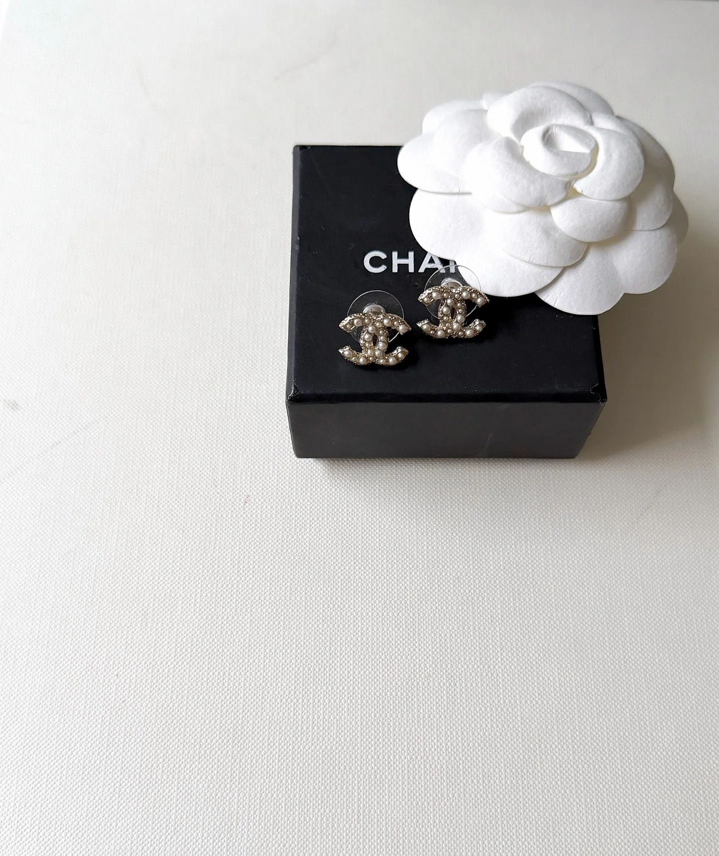 MYYTY!
Myynniss&auml;!🤍
Upeat CC Earrings, Light Gold + Pearls.
Hinta: 520euroa