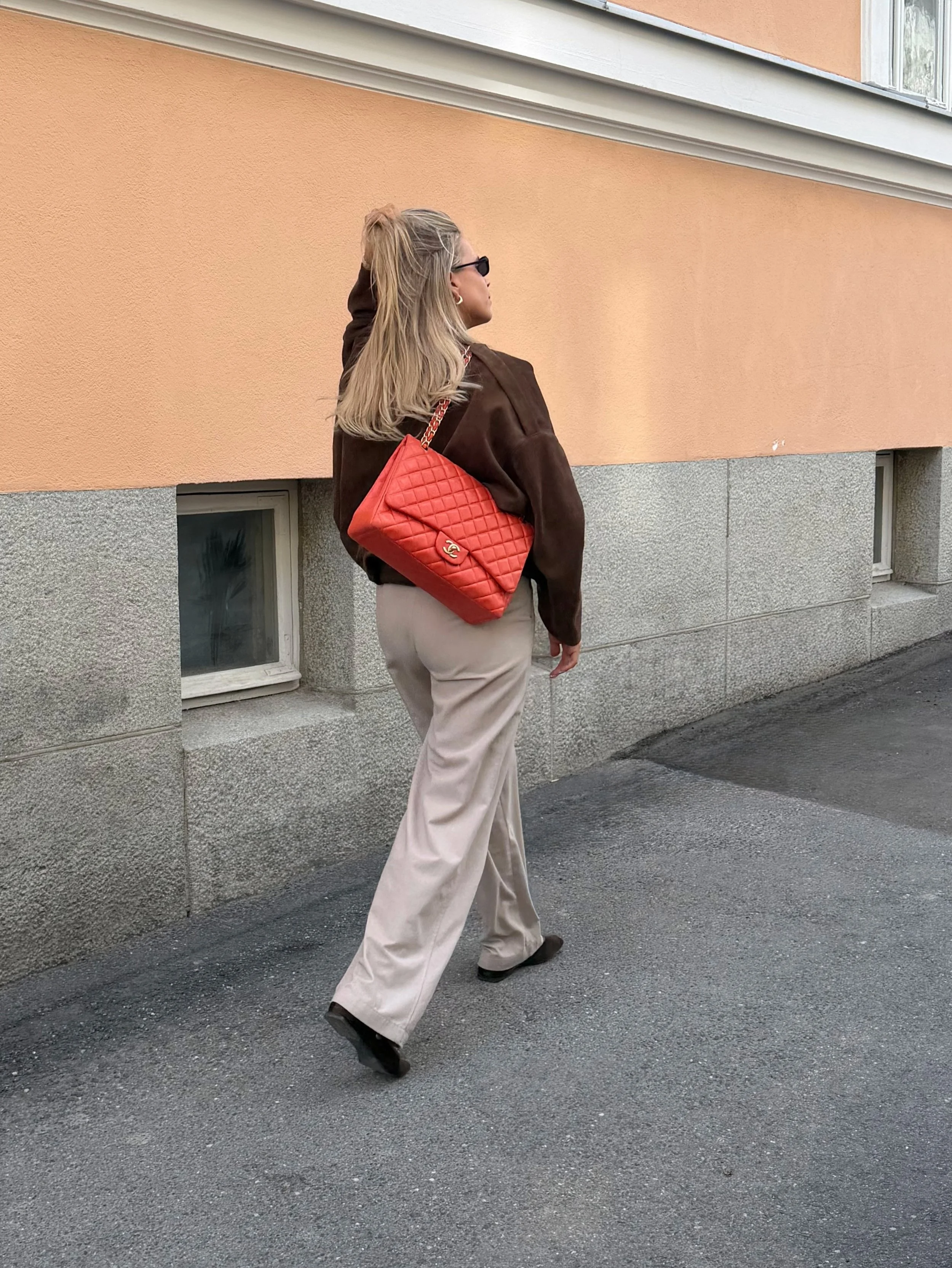Myynniss&auml;!❤️
Upea Chanel Maxi Single Flap Bag, Coral Lambskin + GHW.
Hinta: 3900euroa