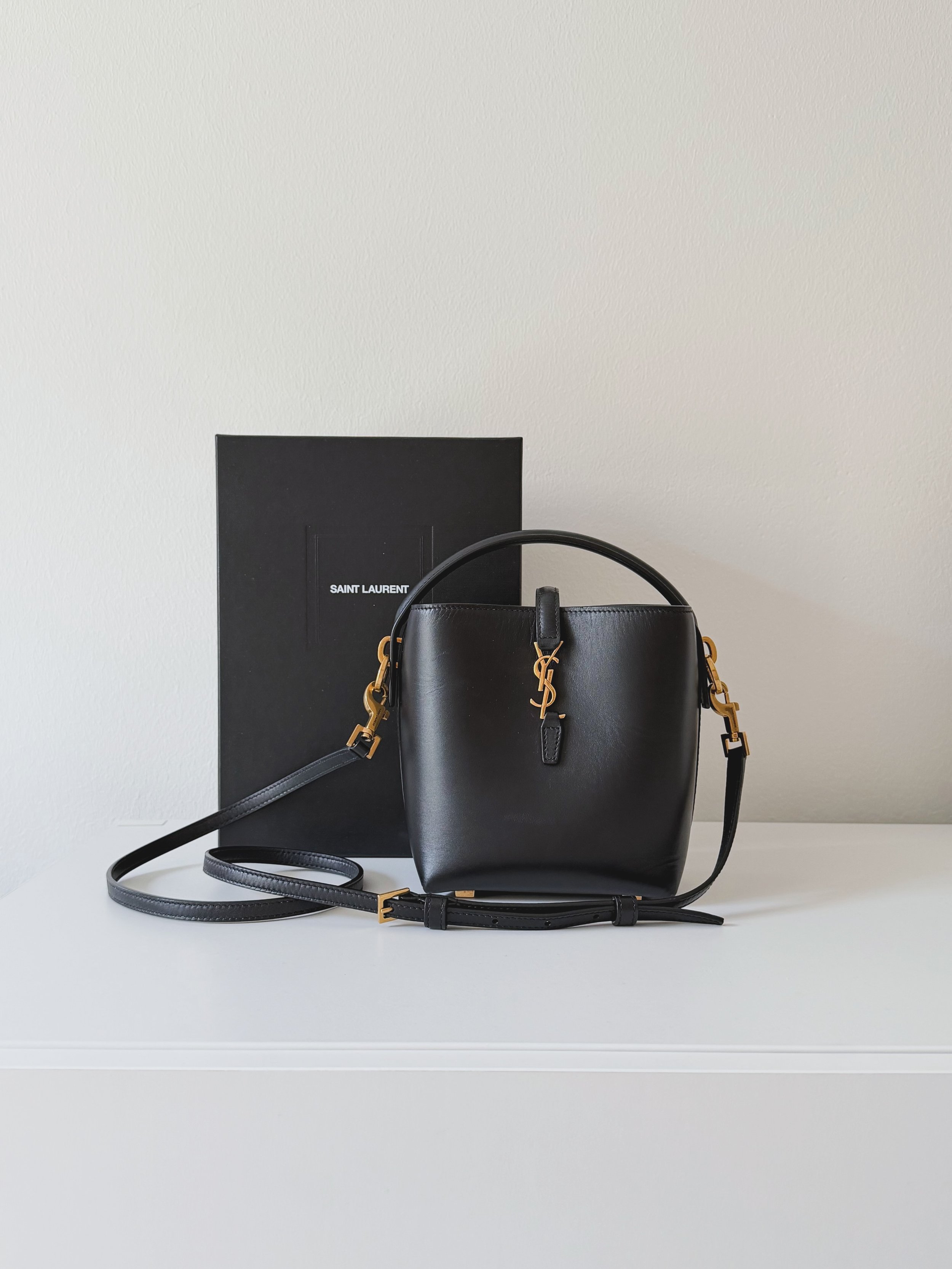 Myynniss&auml;!🖤
Uudenveroinen YSL Le 37 Mini Bucket Bag, Black + GHW.
Hinta: 1600euroa