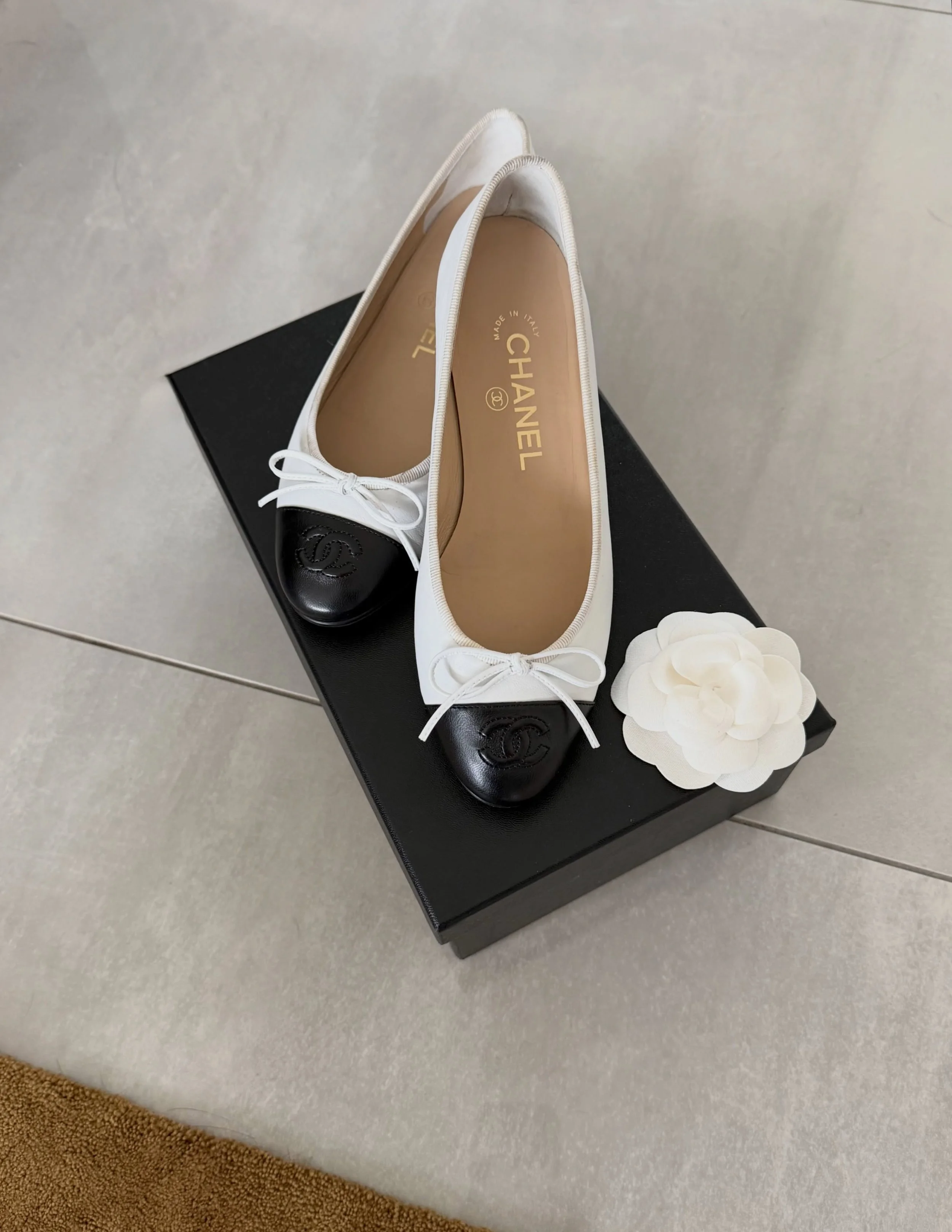 Myynniss&auml;!🤍
Uudenveroiset Chanel CC Ballet Flats, 36,5.
Hinta: 590euroa