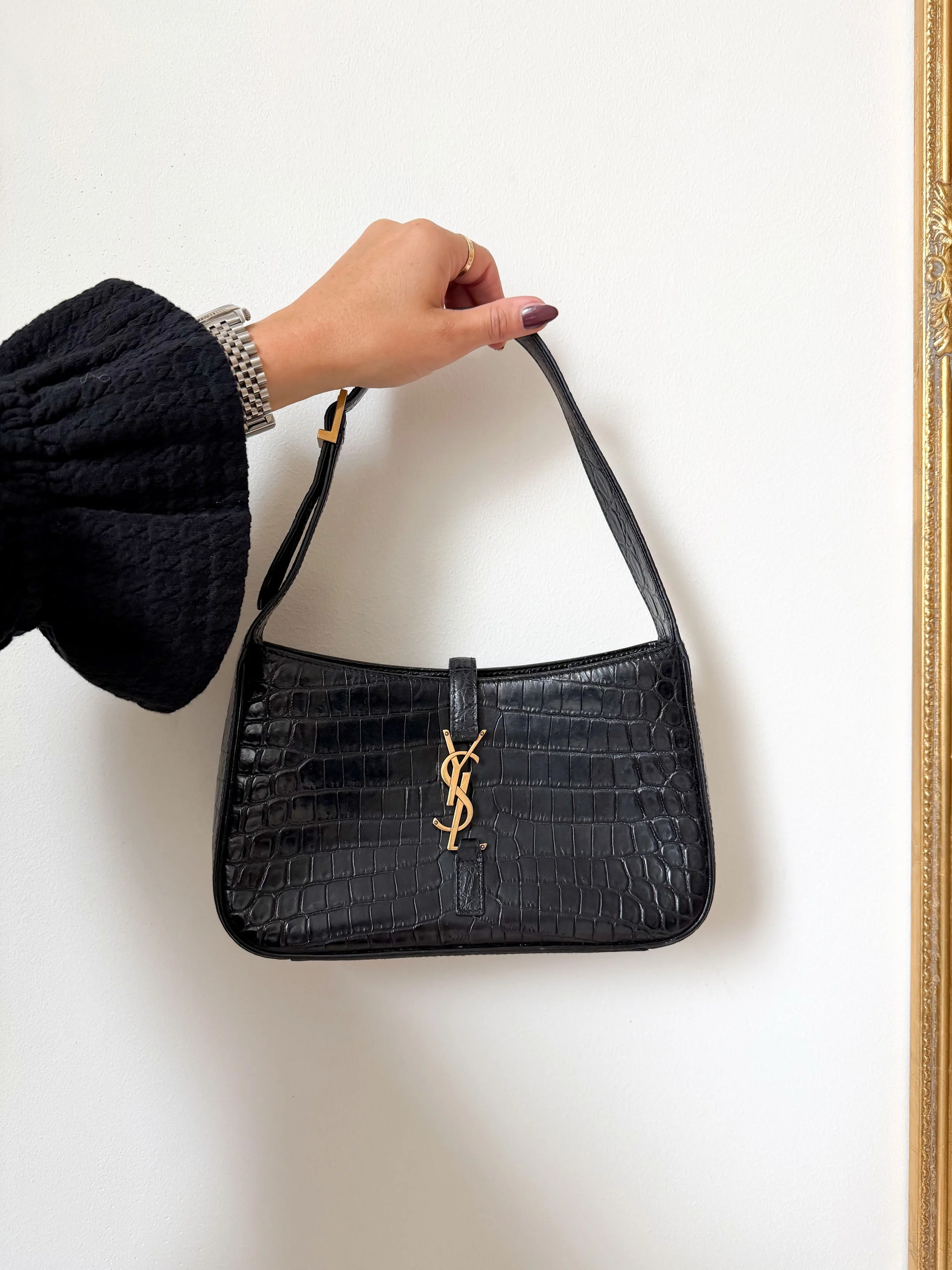 MYYTY!
Myynniss&auml;!🖤
Upea YSL Le 5 a 7 Handbag, Croco + GHW.
Hinta: 1350euroa