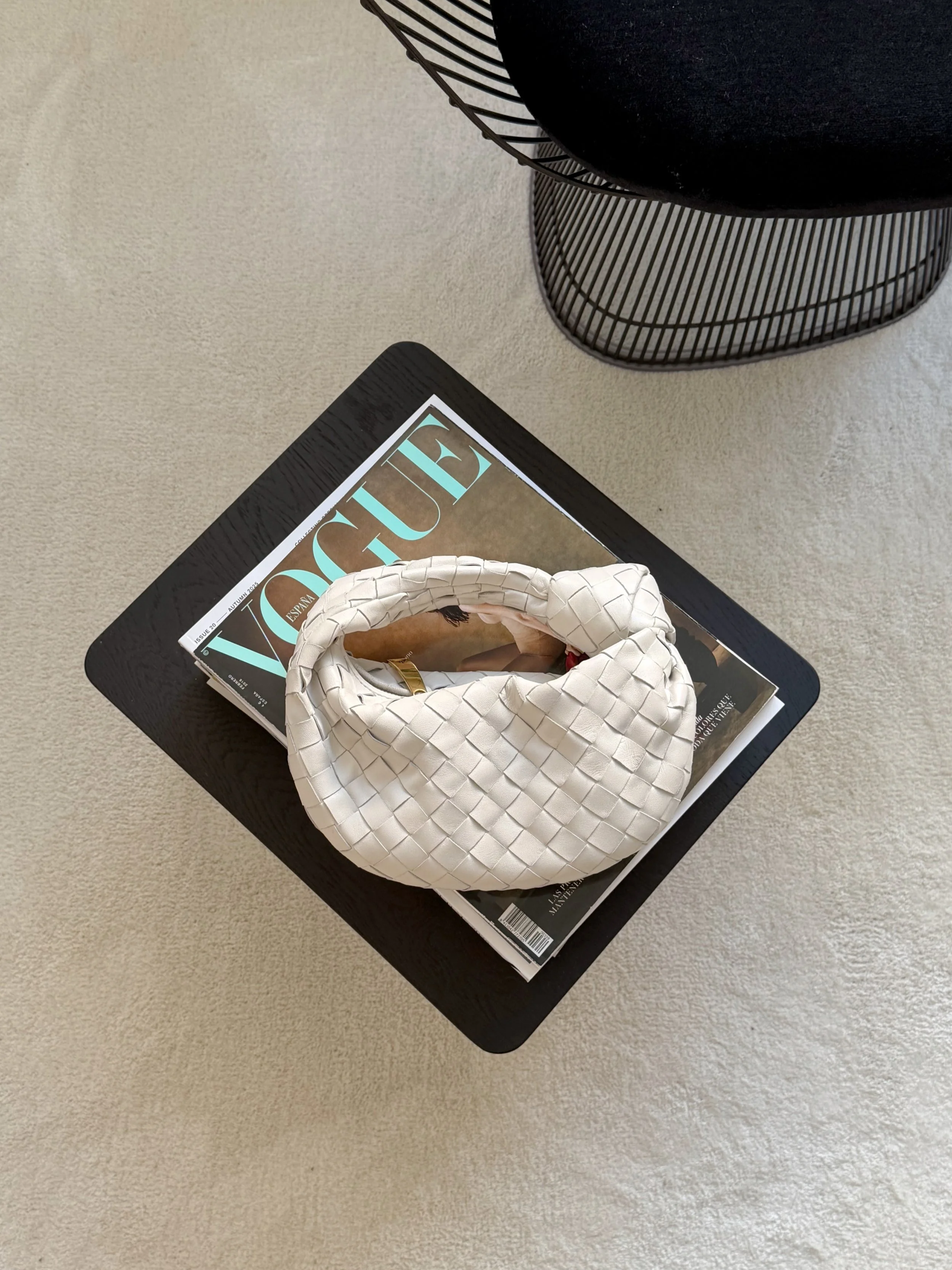 Myynniss&auml;!🤍
Upea Bottega Veneta Mini Jodie, White + GHW.
Hinta: 1200euroa