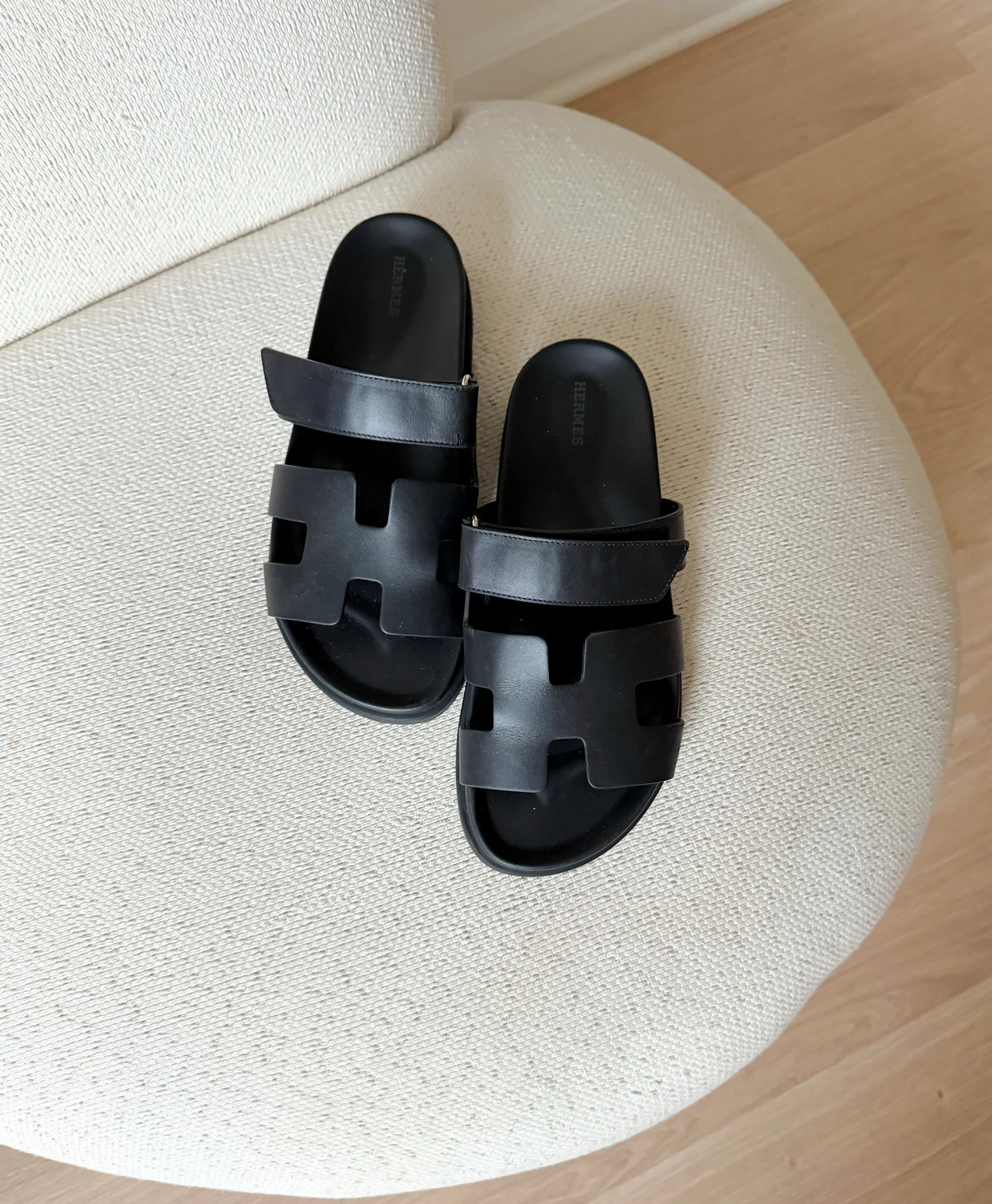 Myynniss&auml;!🖤 
Upeat Herm&egrave;s Cypre Sandals, 41,5.
Hinta: 650euroa