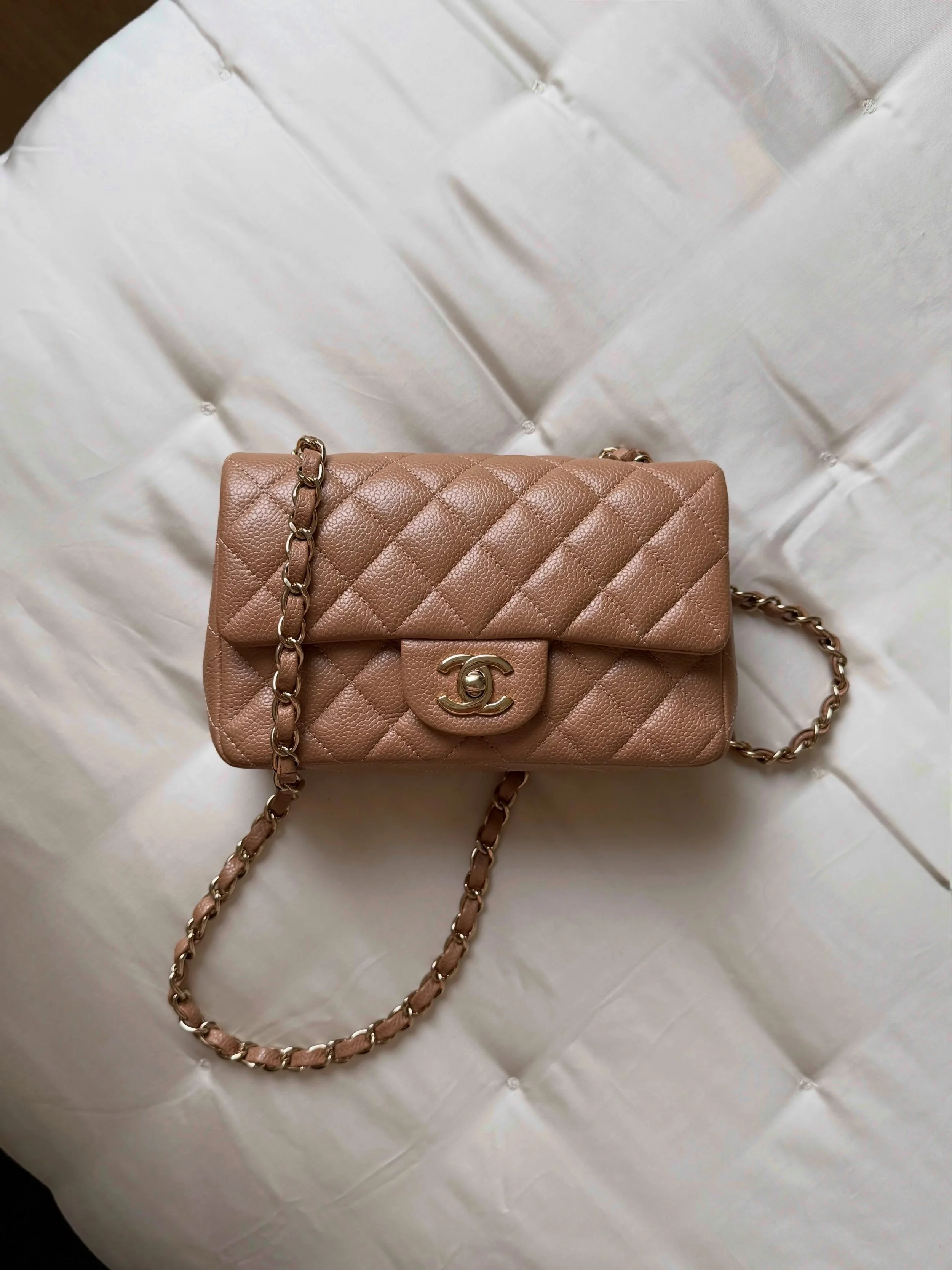 Myynniss&auml;!🤎
Upea Chanel Mini Rectangular Flap Bag, Dark Beige + GHW.
Hinta: 4800euroa